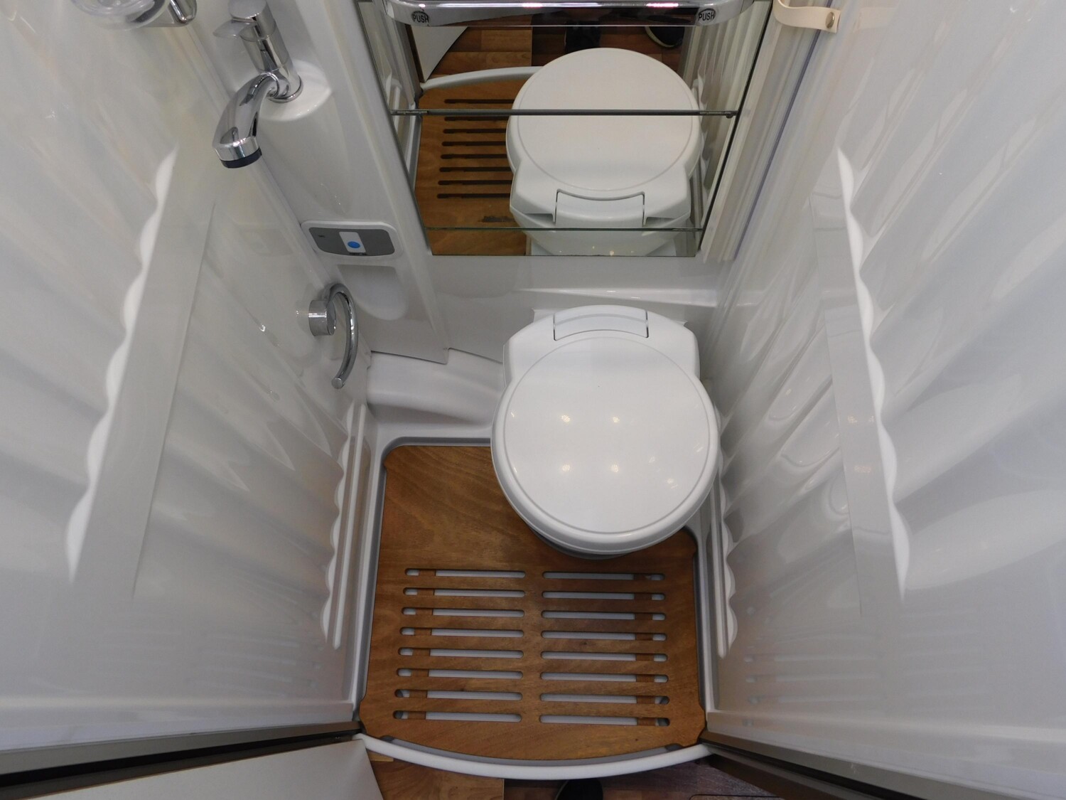 Hymer Exsis-t 414 Fahrradlift, Radio+Kamera, GFK-Dach - Bild 20