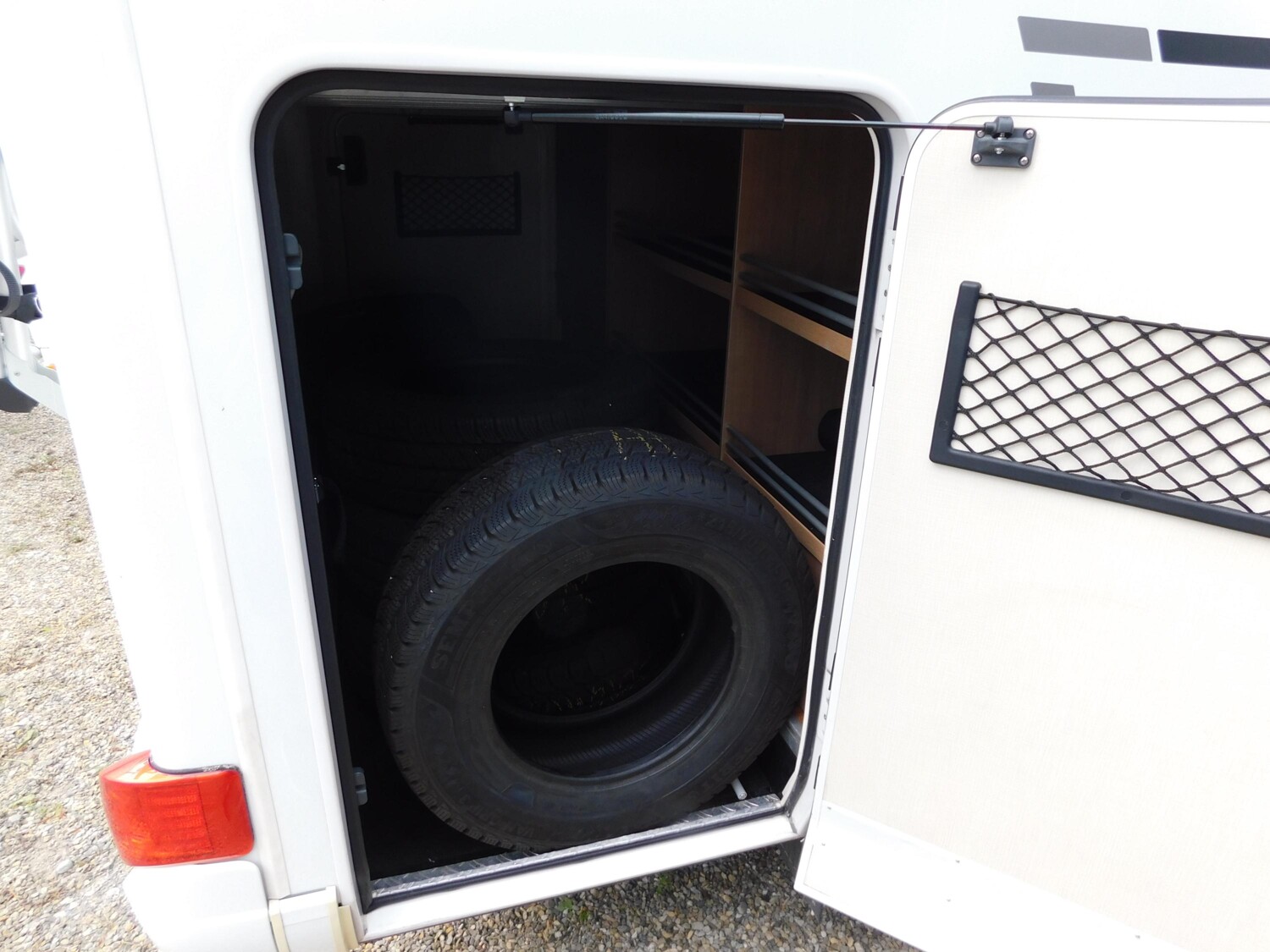 Hymer Exsis-t 414 Fahrradlift, Radio+Kamera, GFK-Dach - Bild 5