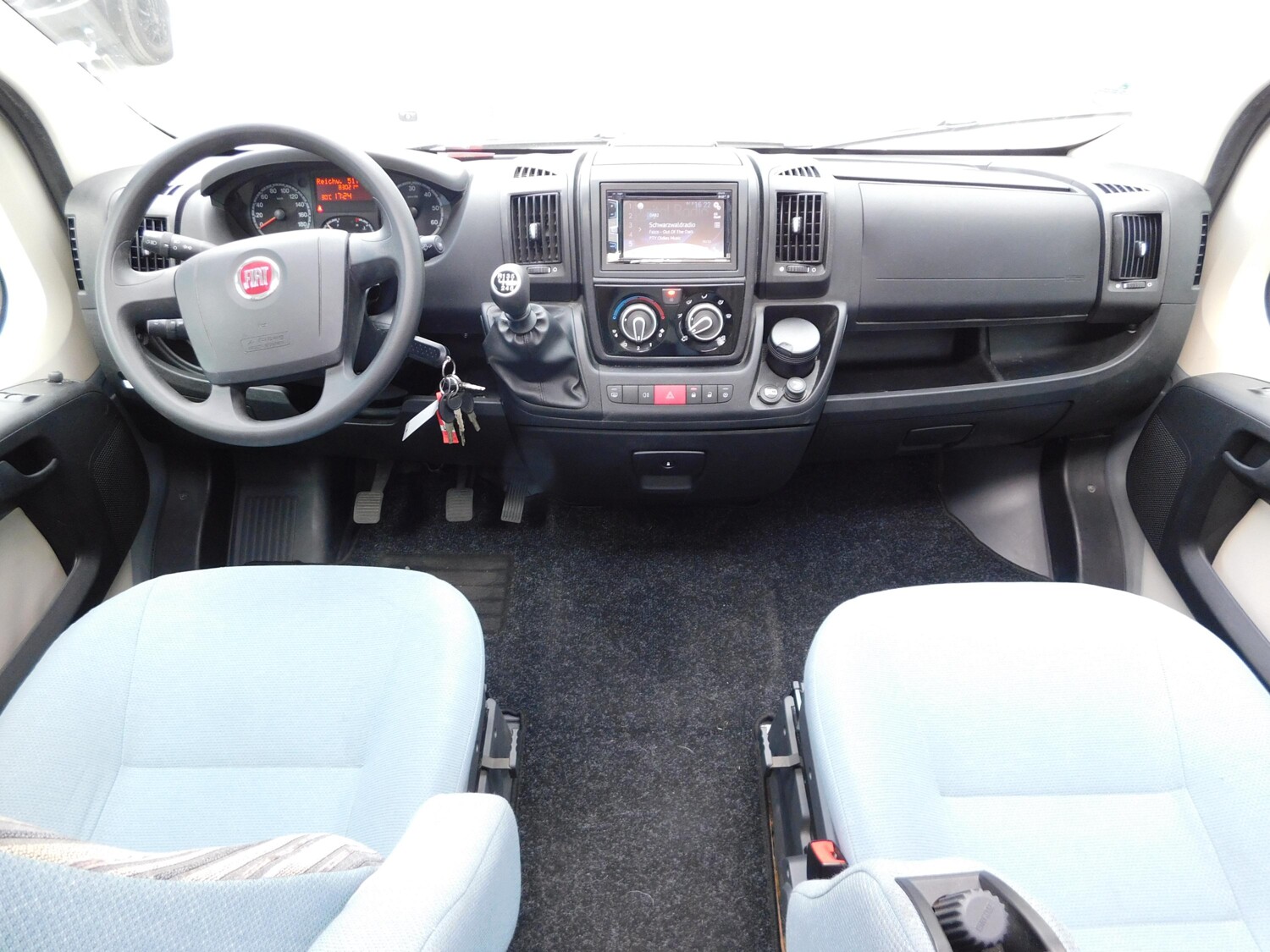 Hymer Exsis-t 414 Fahrradlift, Radio+Kamera, GFK-Dach - Bild 7