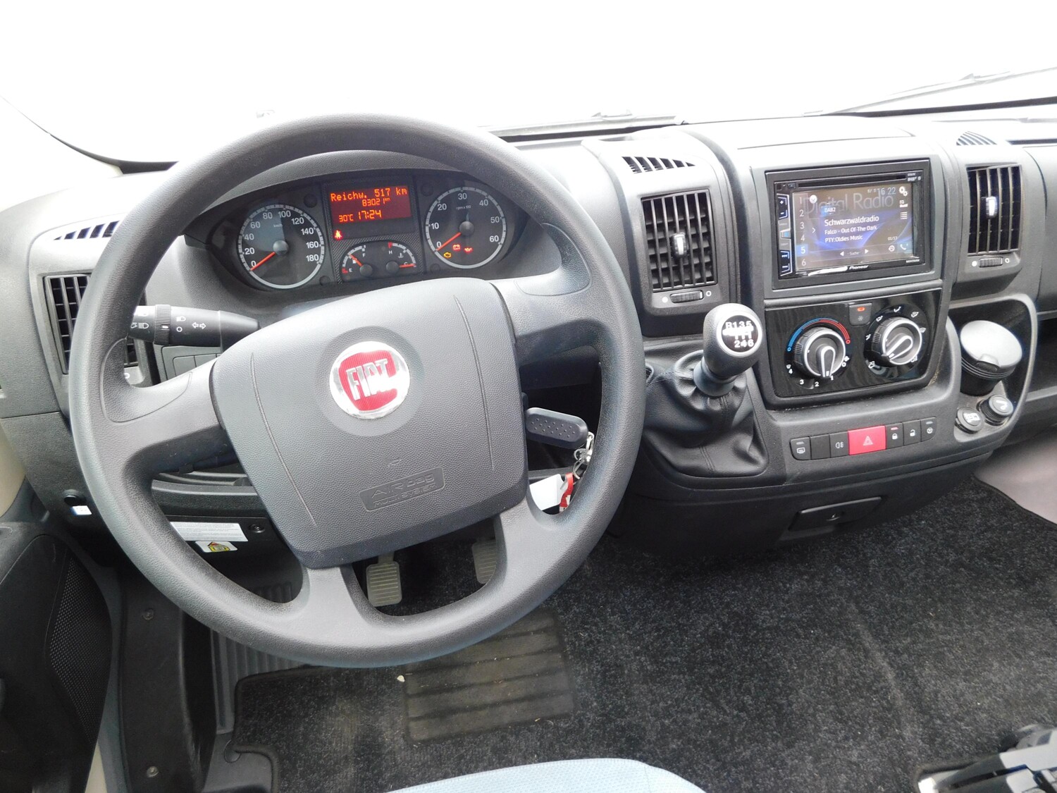 Hymer Exsis-t 414 Fahrradlift, Radio+Kamera, GFK-Dach - Bild 8