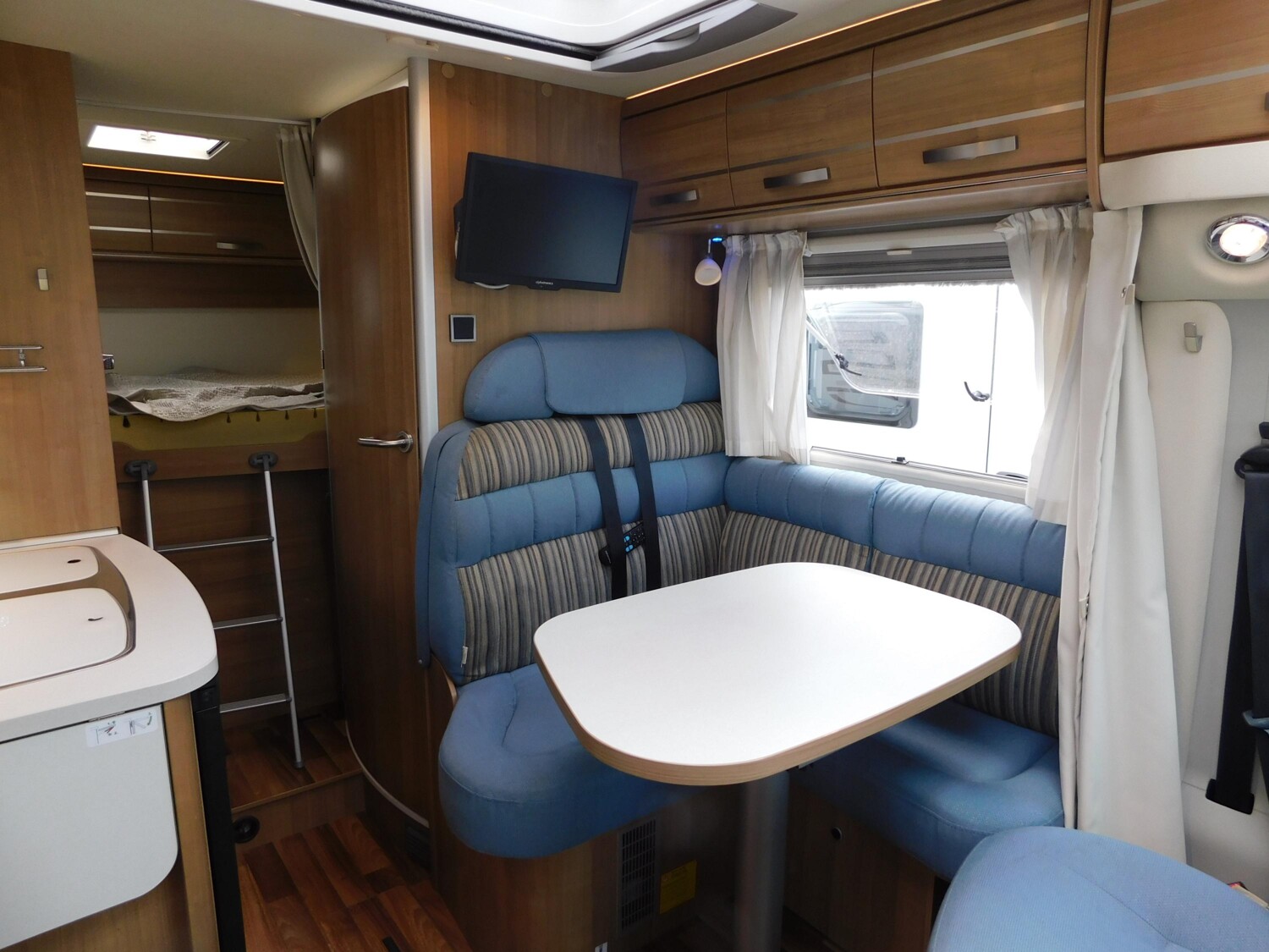 Hymer Exsis-t 414 Fahrradlift, Radio+Kamera, GFK-Dach - Bild 9