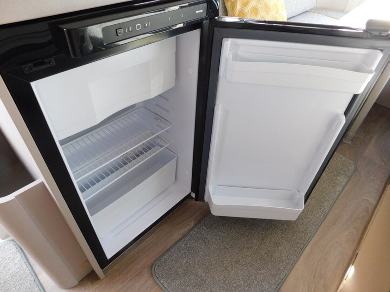 Hymer Eriba Touring 420 1500Kg, Markise, Heckklappe, - Bild 12