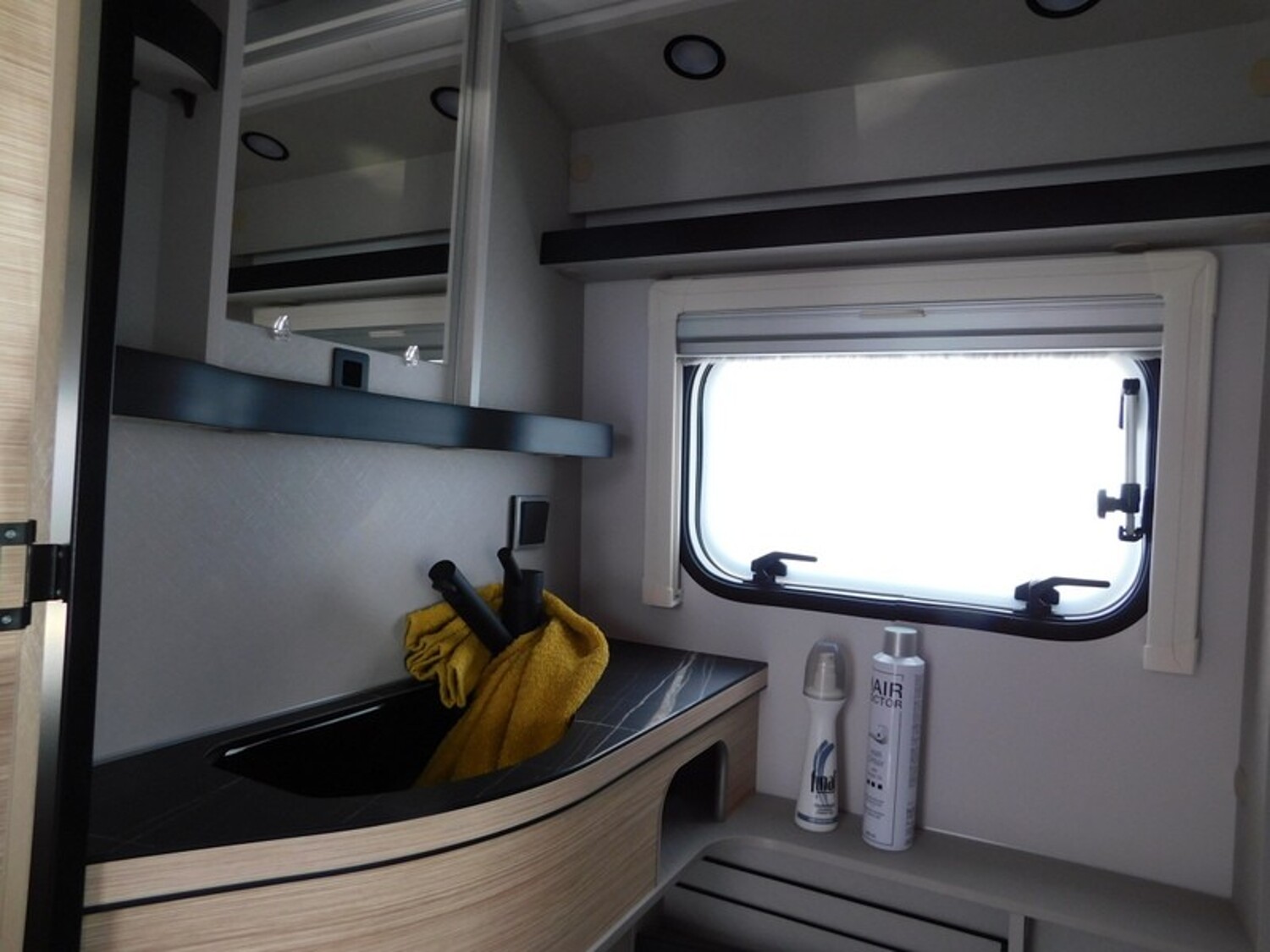 Hymer Eriba Touring 420 1500Kg, Markise, Heckklappe, - Bild 11