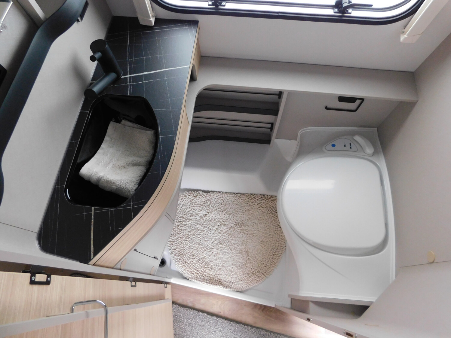 Hymer Eriba Touring 430 Auflastung, Chrom, MarkiseLED - Bild 11
