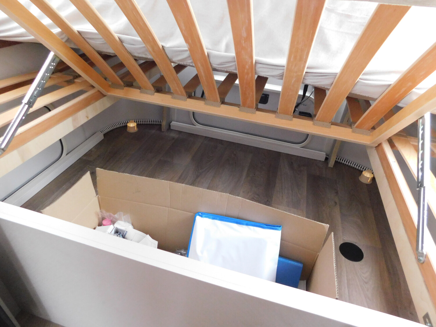 Hymer Eriba Touring 430 Auflastung, Chrom, MarkiseLED - Bild 14
