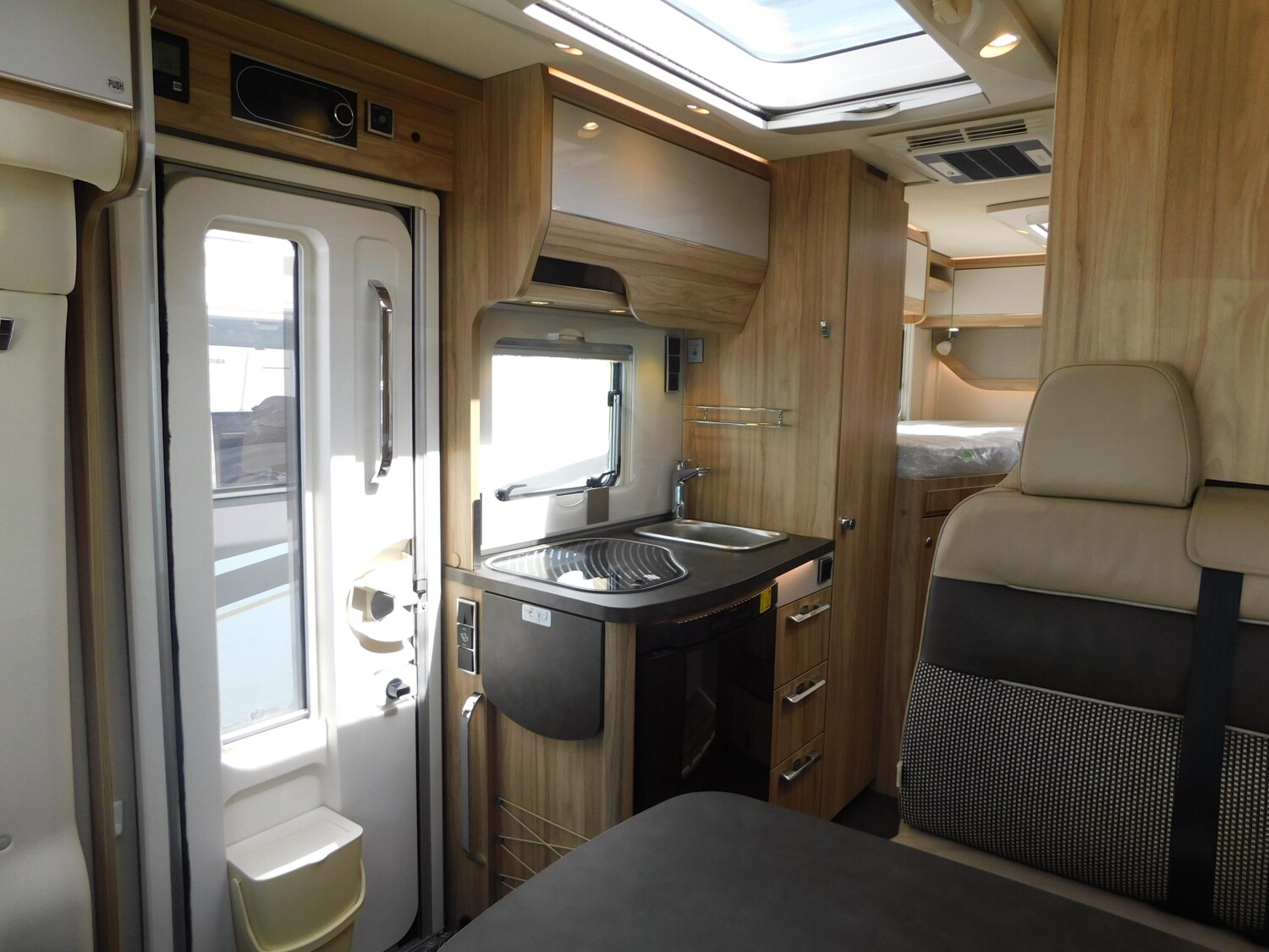 Hymer Exsis-t 474 Klima, Wechselrichter, Rollerträger - Bild 10