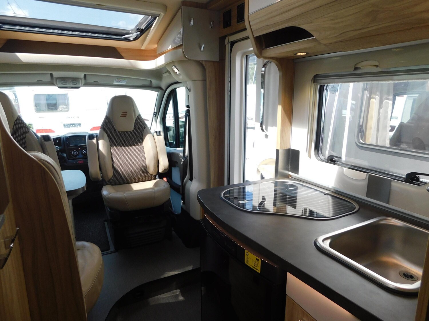 Hymer Exsis-t 474 Klima, Wechselrichter, Rollerträger - Bild 11