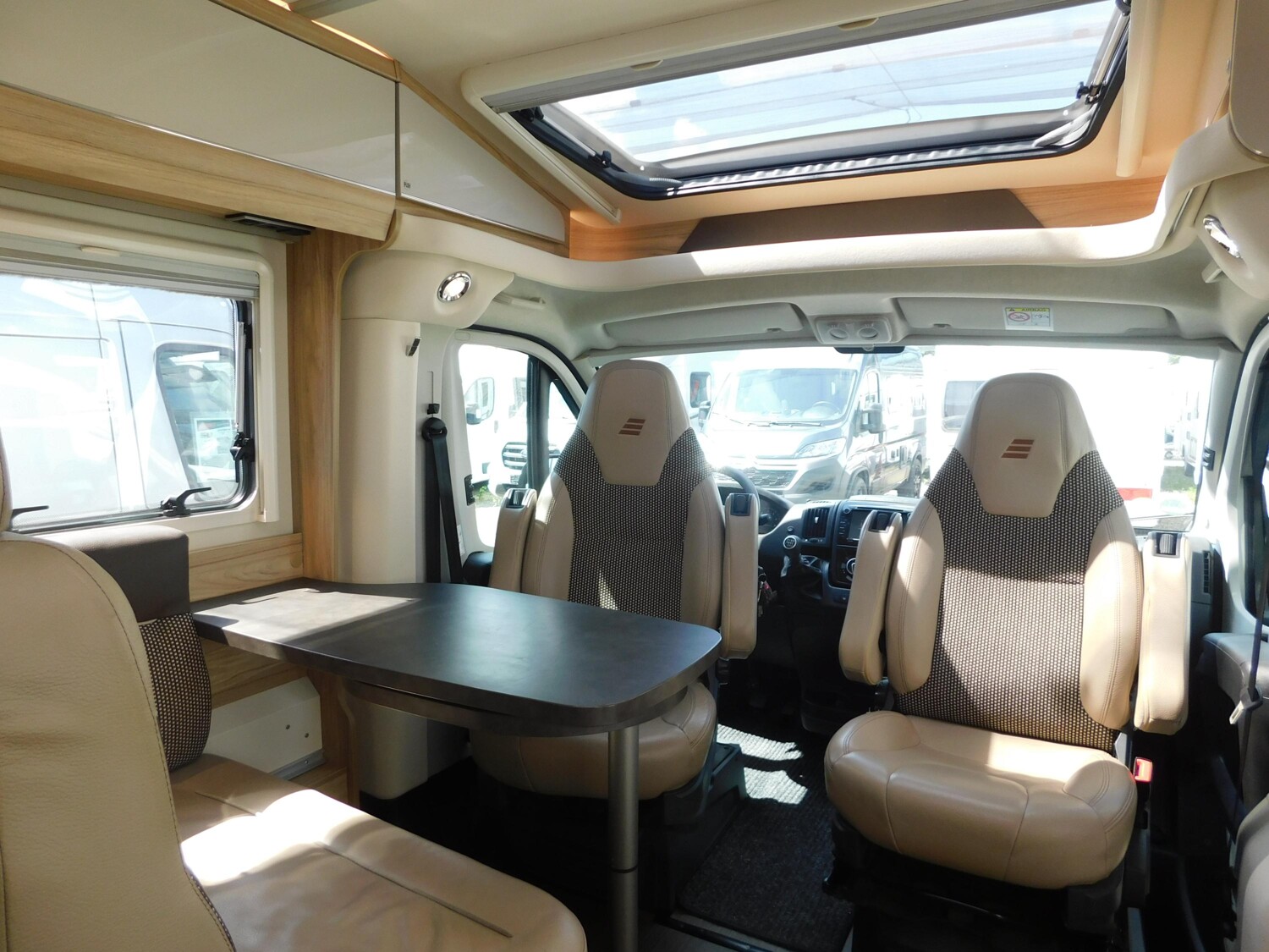 Hymer Exsis-t 474 Klima, Wechselrichter, Rollerträger - Bild 12