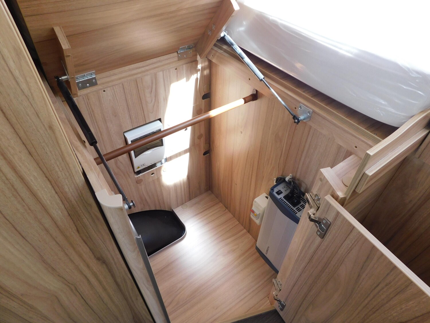 Hymer Exsis-t 474 Klima, Wechselrichter, Rollerträger - Bild 17