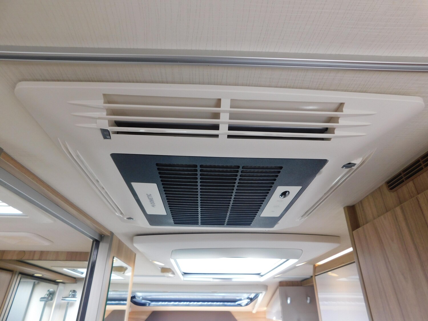 Hymer Exsis-t 474 Klima, Wechselrichter, Rollerträger - Bild 18