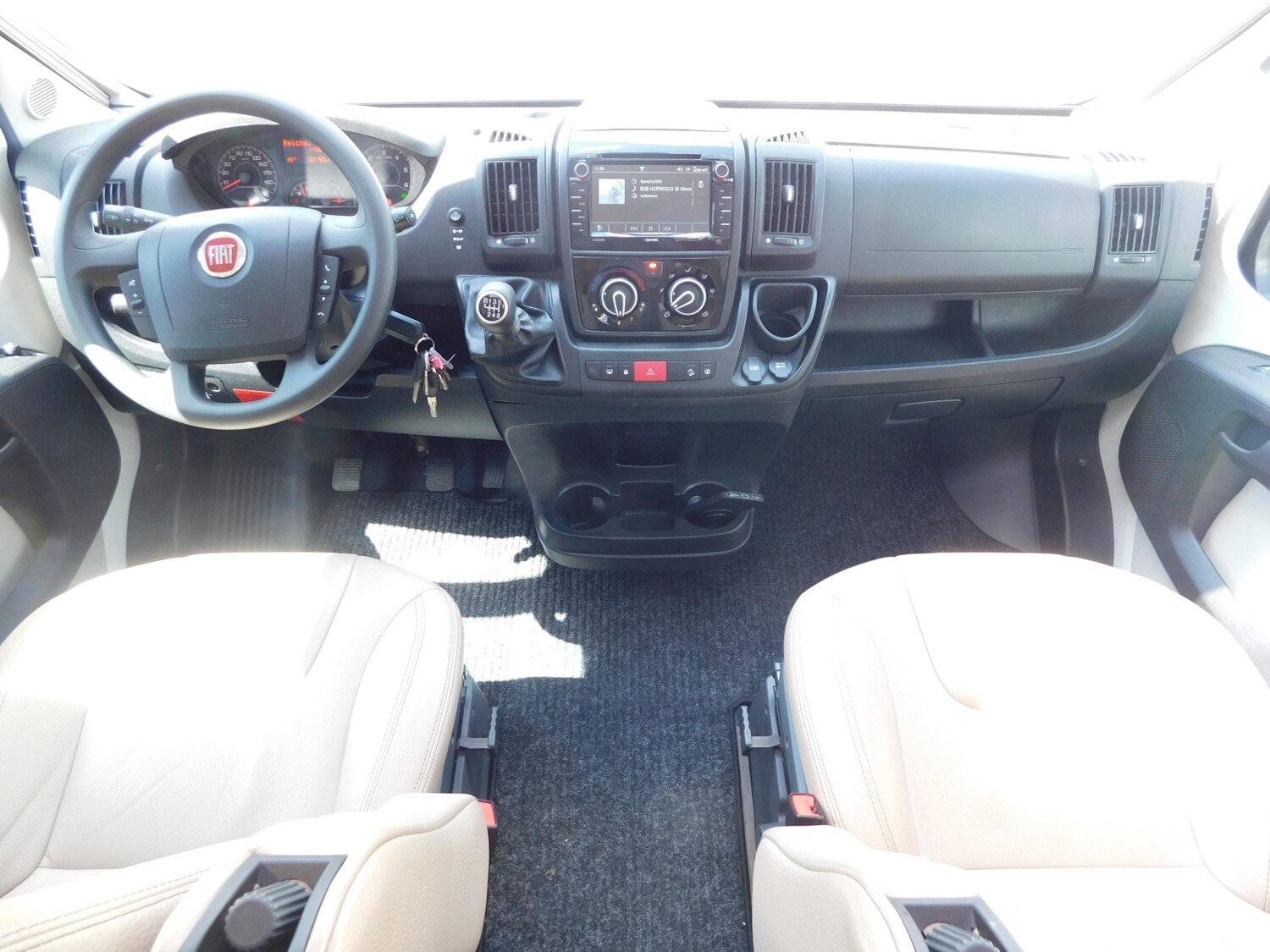 Hymer Exsis-t 474 Klima, Wechselrichter, Rollerträger - Bild 7