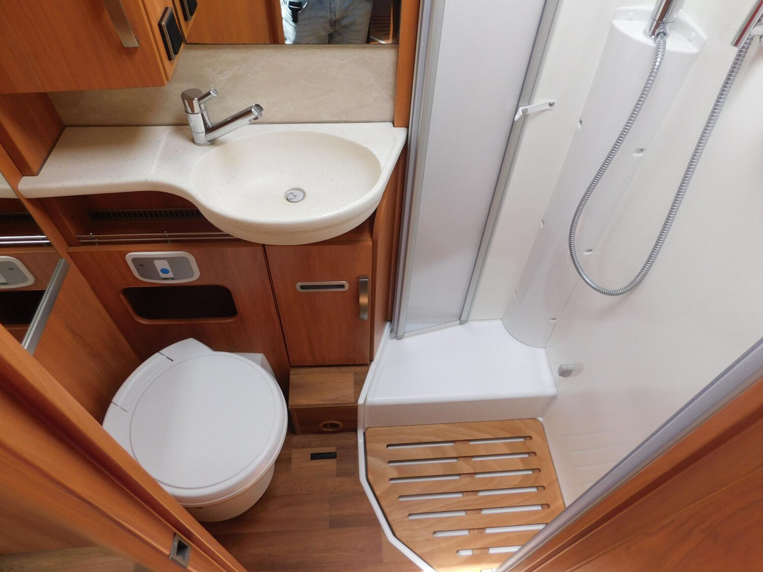 Hymer Tramp SL 568 SatAnlage+Panodach+Markise+GFK-Dach - Bild 12