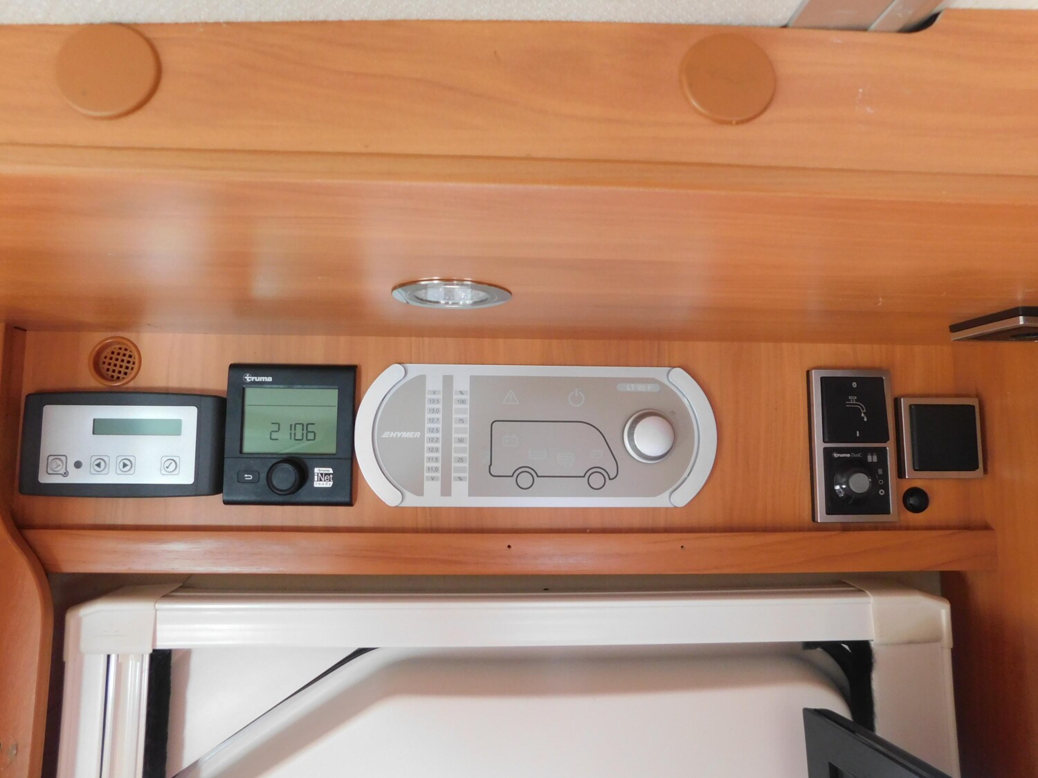 Hymer Tramp SL 568 SatAnlage+Panodach+Markise+GFK-Dach - Bild 15
