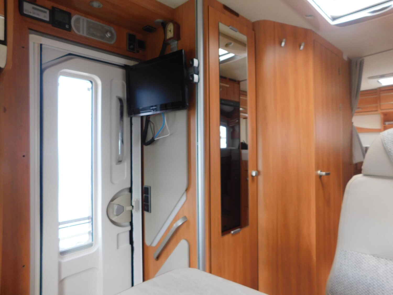Hymer Tramp SL 568 SatAnlage+Panodach+Markise+GFK-Dach - Bild 8