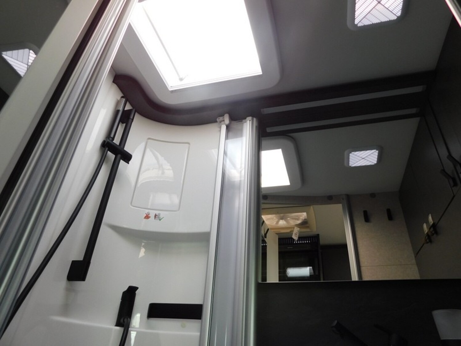 Hymer ML-T CrossTrail 580 mit XXL-Bett + Backofen - Bild 11