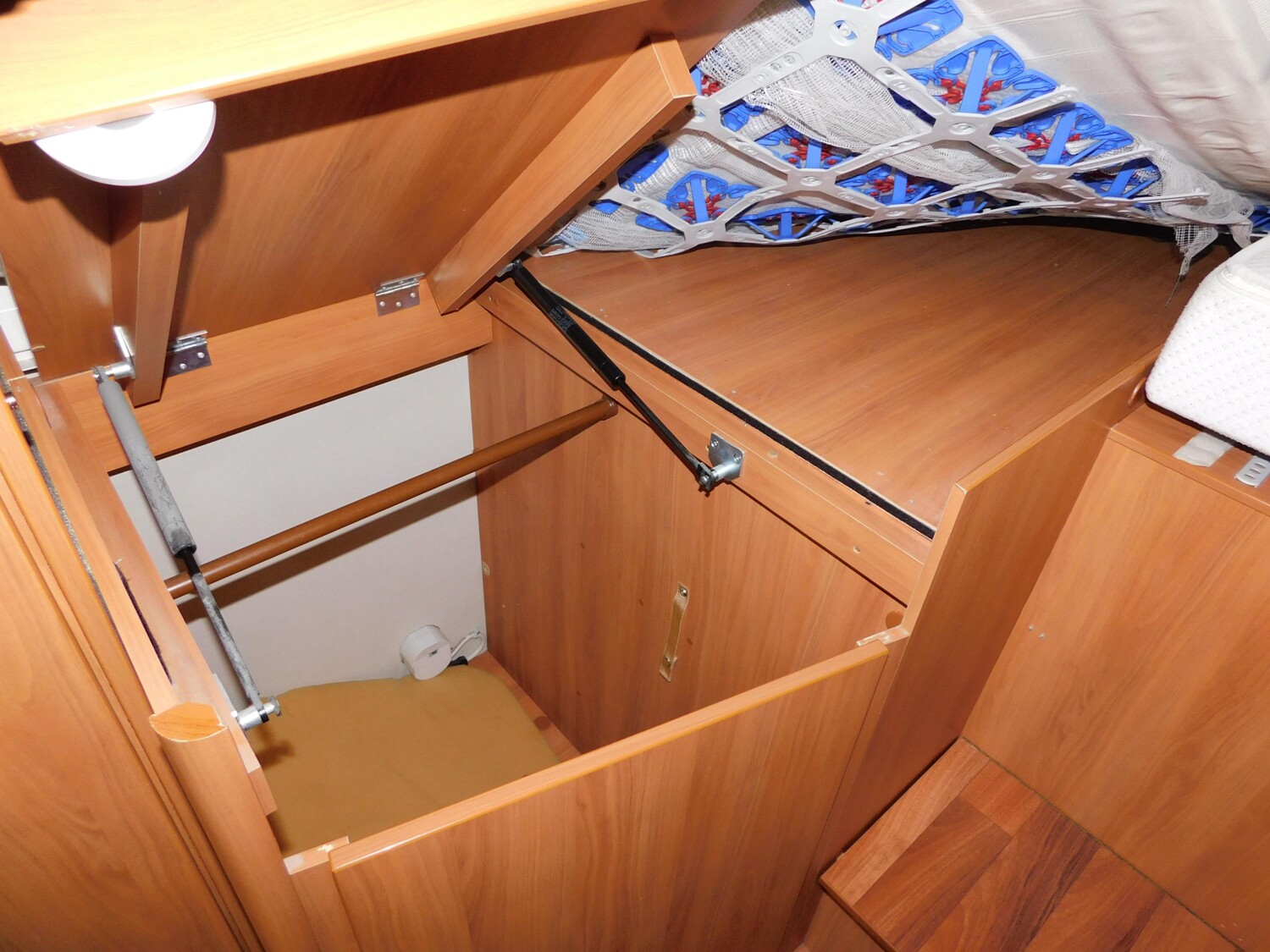 Hymer Exsis-t 588 Luftfeder, Hytraulikstützen, 3xSolar - Bild 14