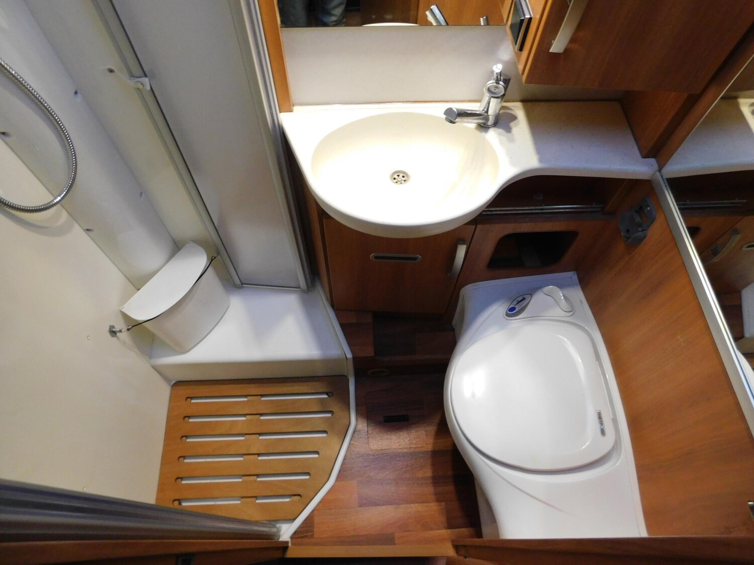 Hymer Exsis-t 588 Luftfeder, Hytraulikstützen, 3xSolar - Bild 15