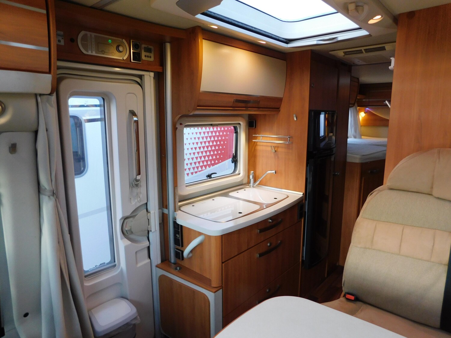 Hymer Exsis-t 588 Luftfeder, Hytraulikstützen, 3xSolar - Bild 6