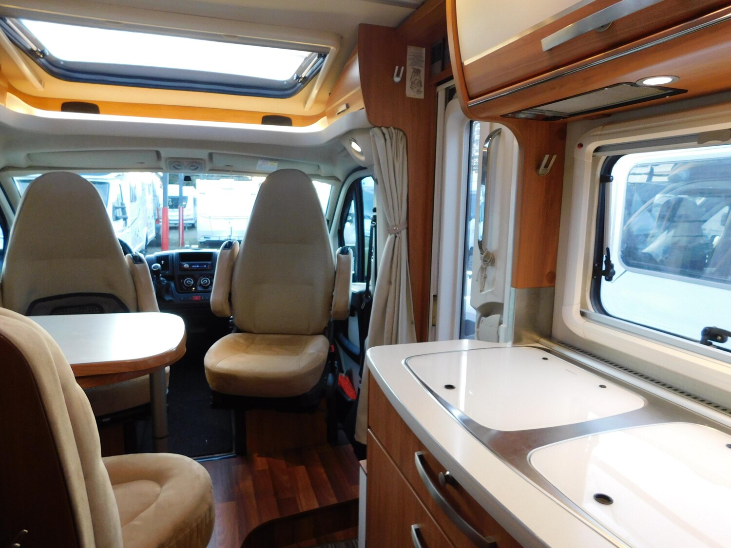 Hymer Exsis-t 588 Luftfeder, Hytraulikstützen, 3xSolar - Bild 7