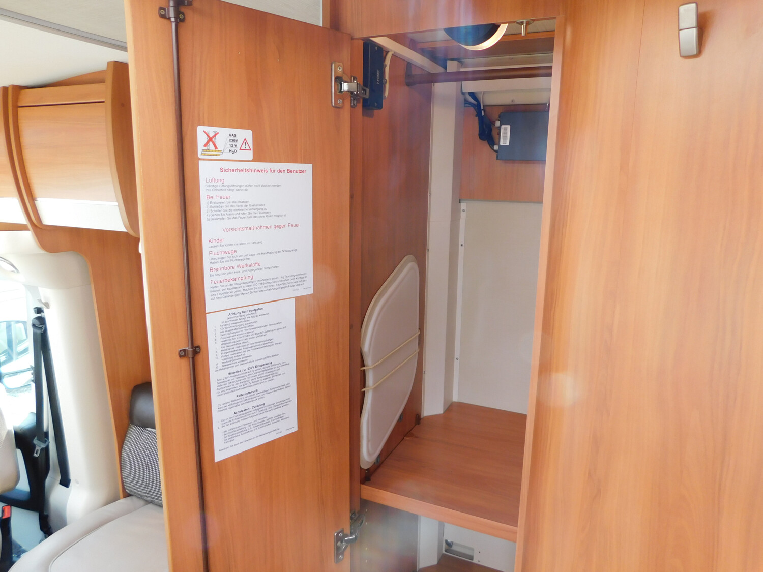 Hymer Tramp SL 588 Hydraulikstützen,SAT+TV,Doppelboden - Bild 12