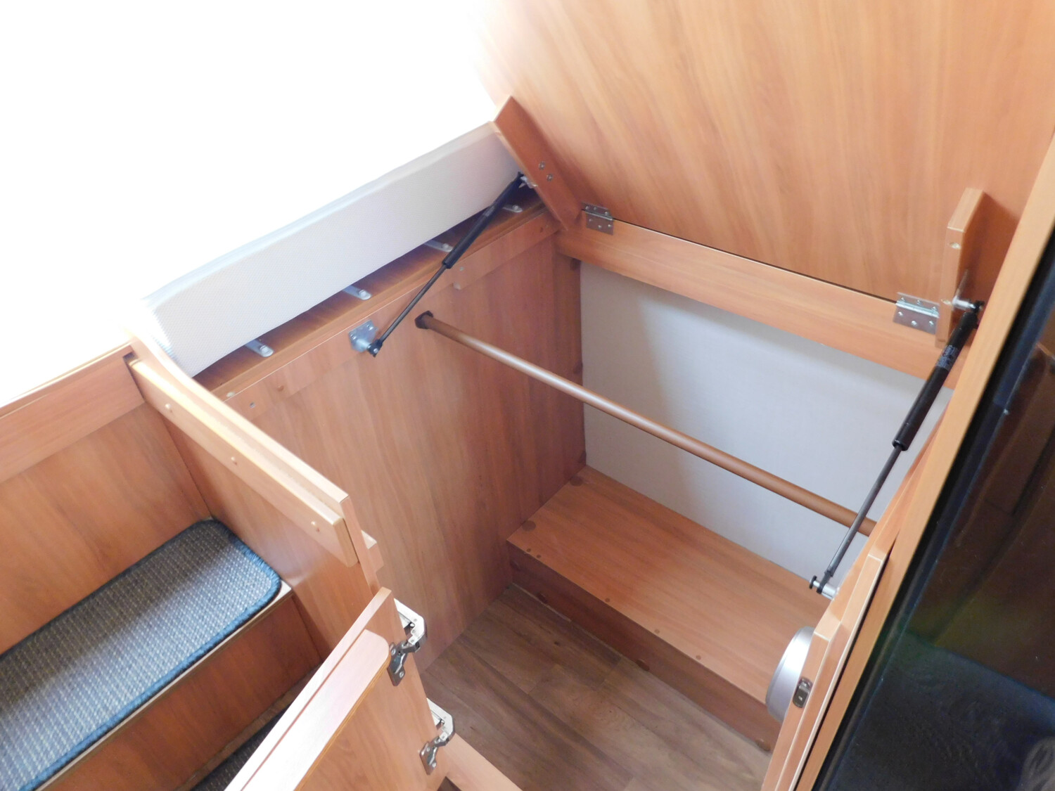 Hymer Tramp SL 588 Hydraulikstützen,SAT+TV,Doppelboden - Bild 14