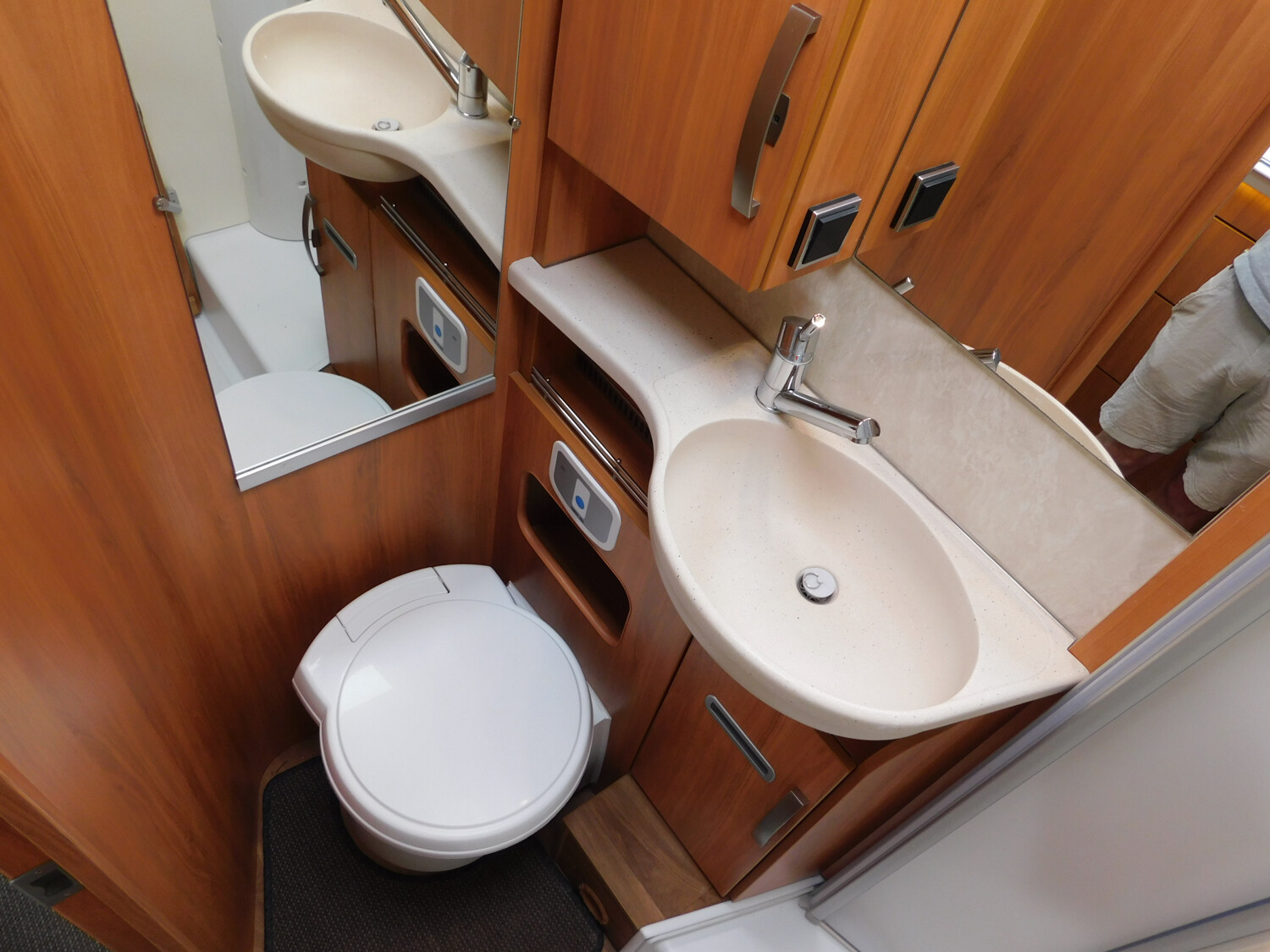 Hymer Tramp SL 588 Hydraulikstützen,SAT+TV,Doppelboden - Bild 17