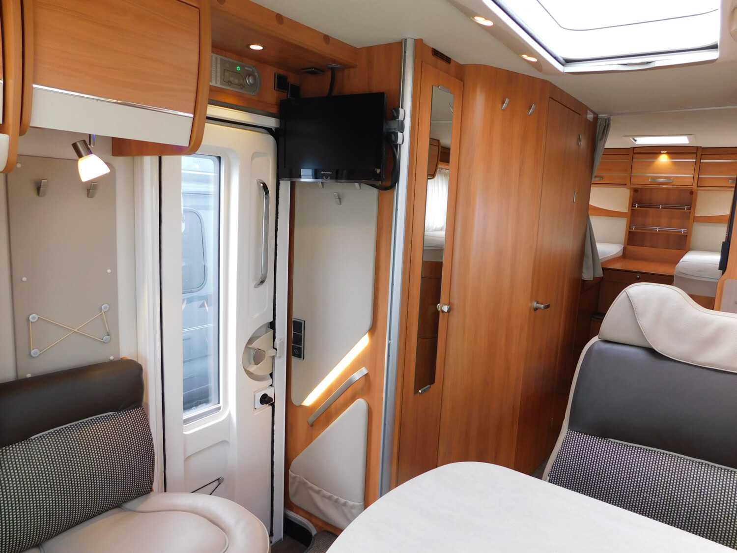 Hymer Tramp SL 588 Hydraulikstützen,SAT+TV,Doppelboden - Bild 8
