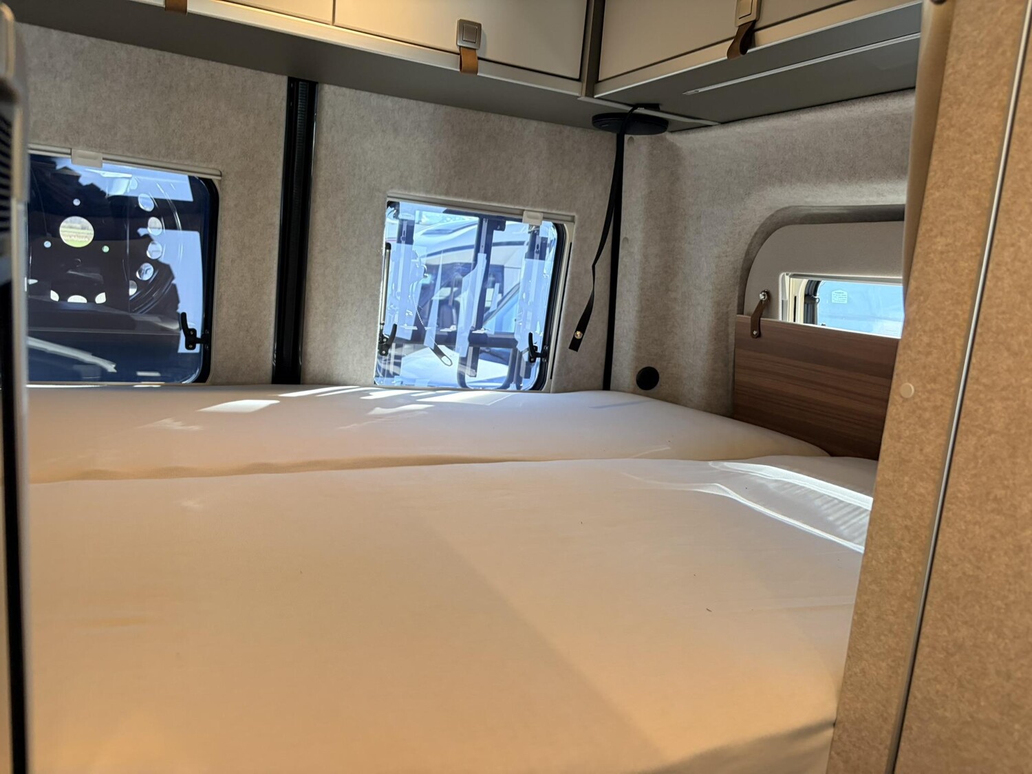 Hymer Grand Canyon S CrossOver 600 Seilwinde, Stützen - Bild 12