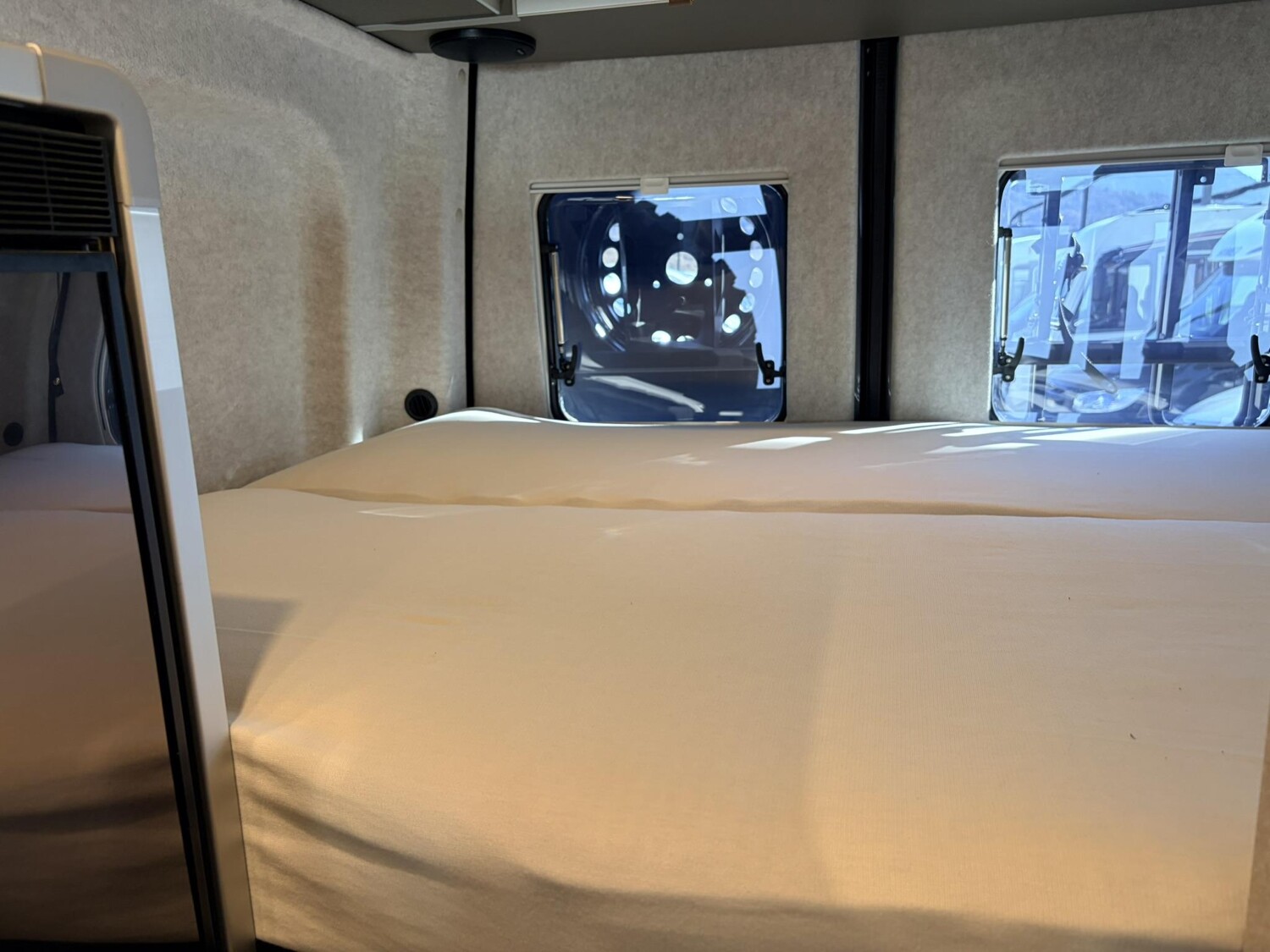 Hymer Grand Canyon S CrossOver 600 Seilwinde, Stützen - Bild 13