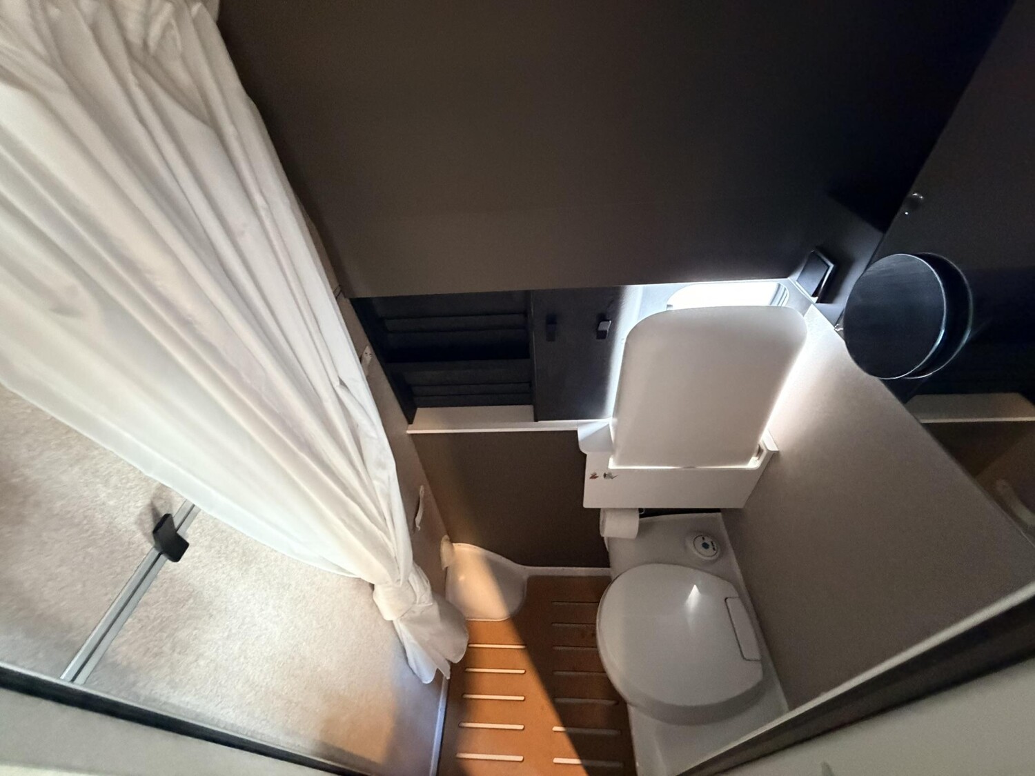 Hymer Grand Canyon S CrossOver 600 Seilwinde, Stützen - Bild 14