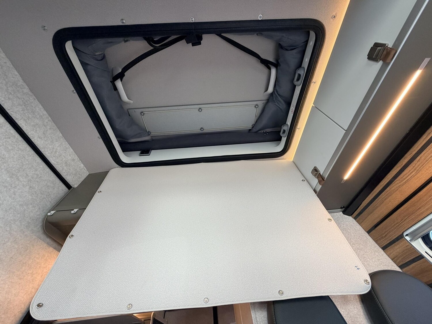 Hymer Grand Canyon S CrossOver 600 Seilwinde, Stützen - Bild 15