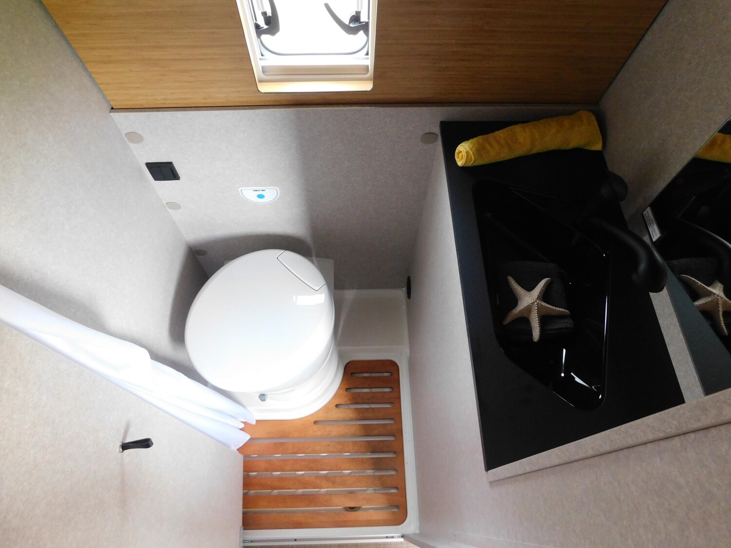 Hymer Redwood 600 LED-Scheinwerfer, Dieselheizung - Bild 11