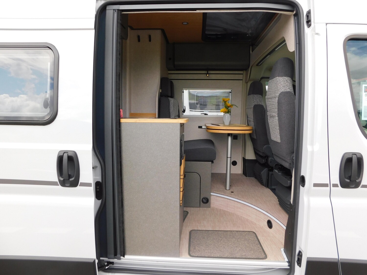 Hymer Redwood 600 LED-Scheinwerfer, Dieselheizung - Bild 8