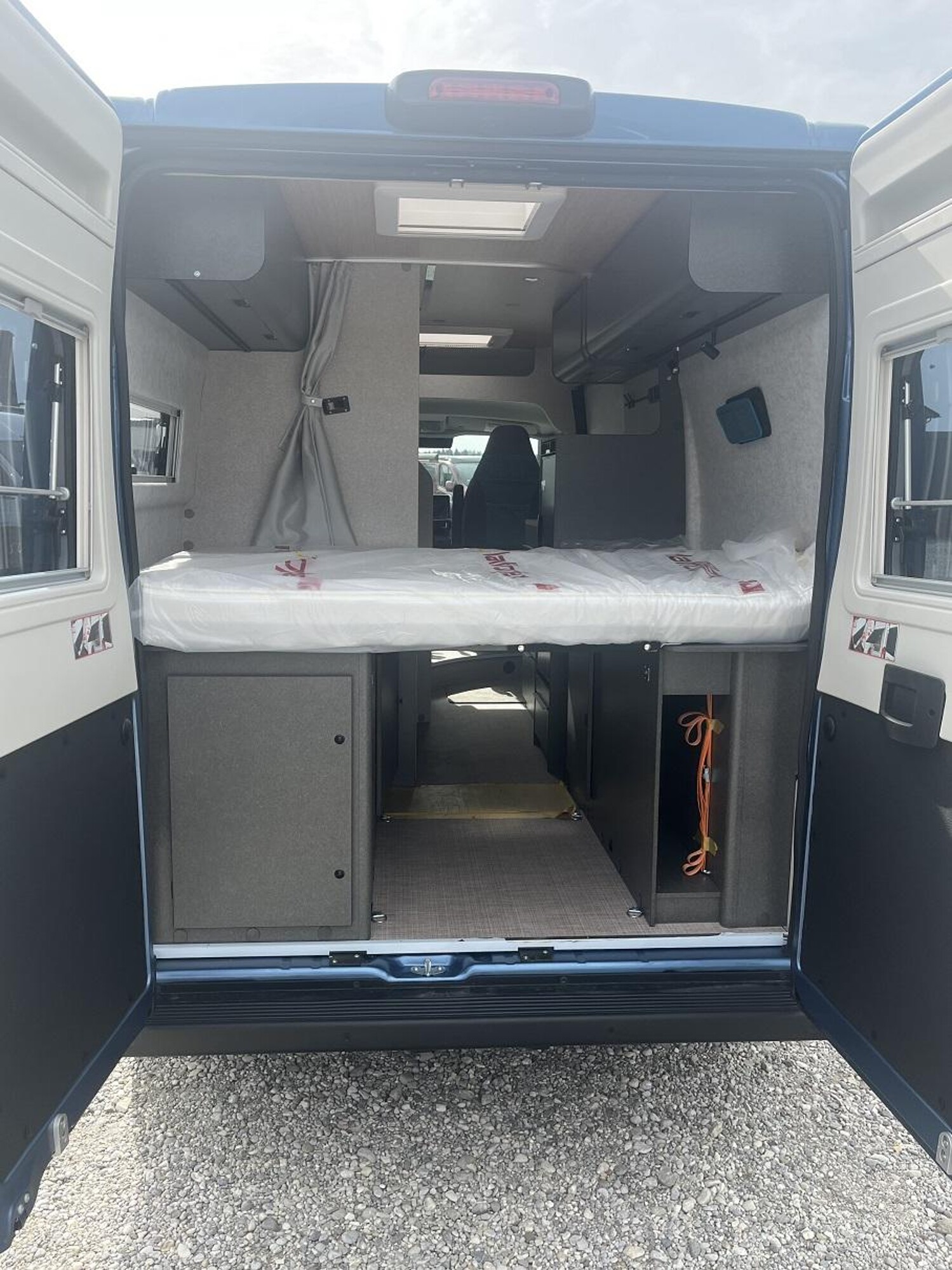 Hymer Redwood 601 Automatik, Schwenkbad, Navi+Kamera - Bild 4
