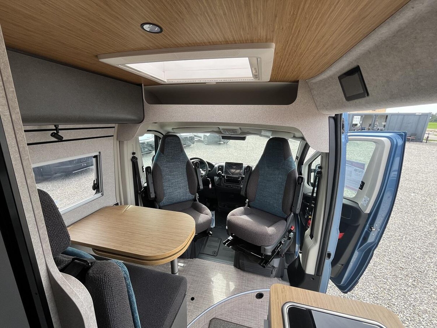 Hymer Redwood 601 Automatik, Schwenkbad, Navi+Kamera - Bild 7