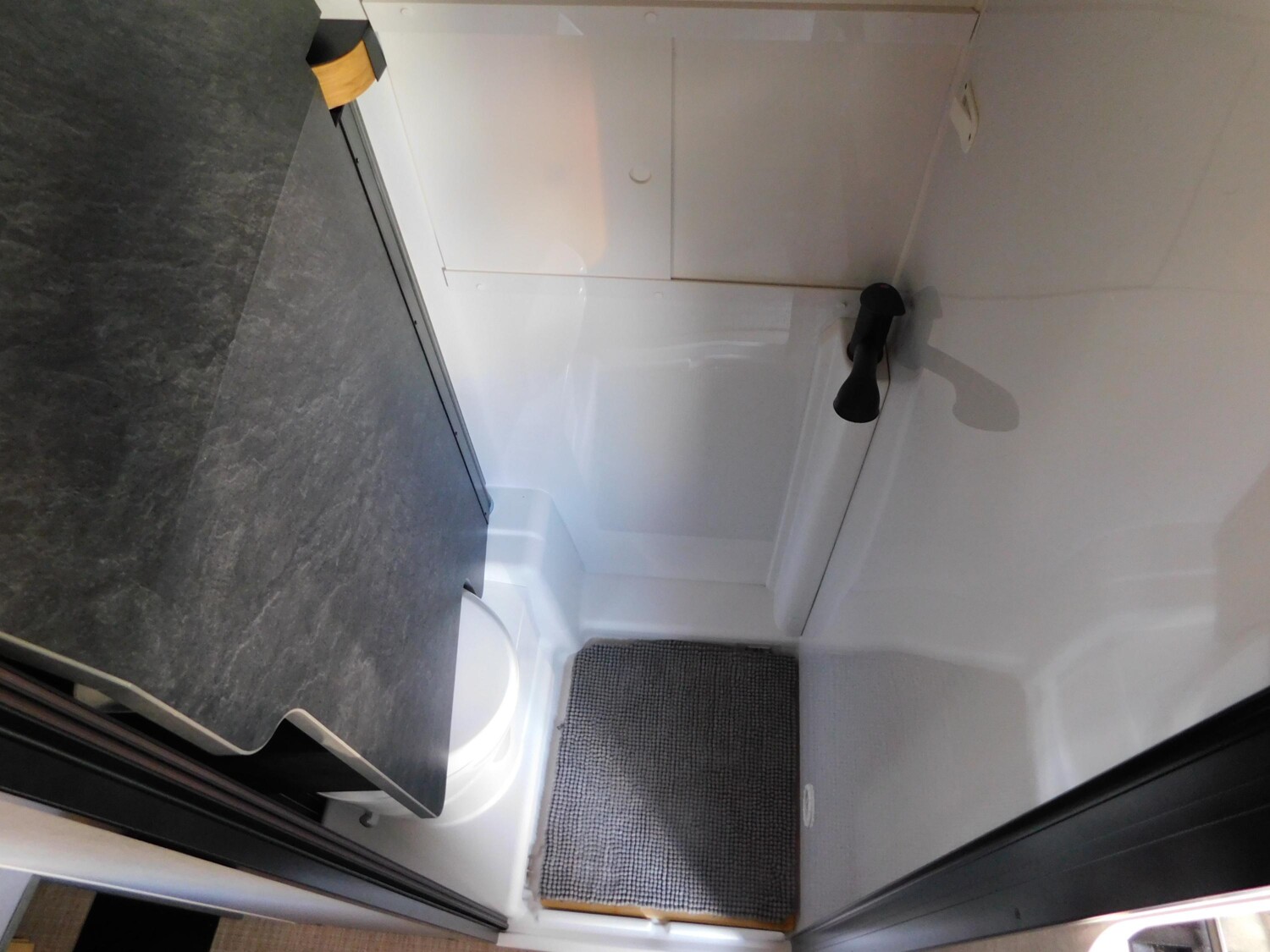 Hymer Redwood 601 Automatik, Combi 6DE, Navi+Kamera - Bild 13