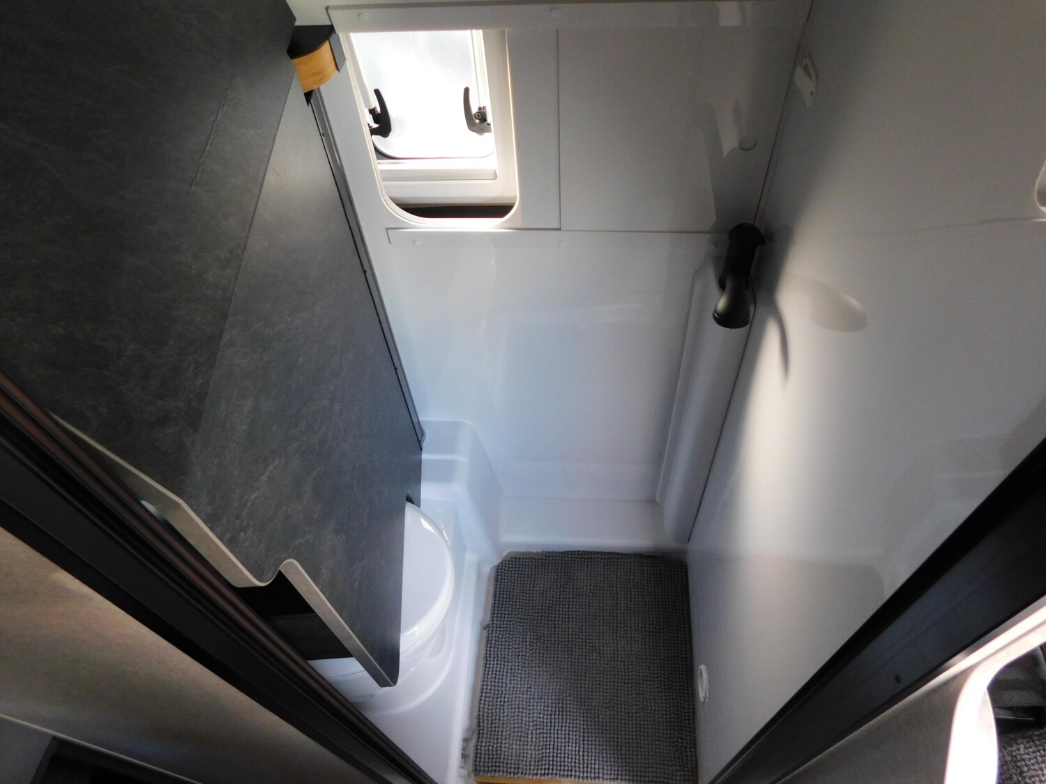 Hymer Redwood 601 Automatik, Combi 6DE, Navi+Kamera - Bild 16