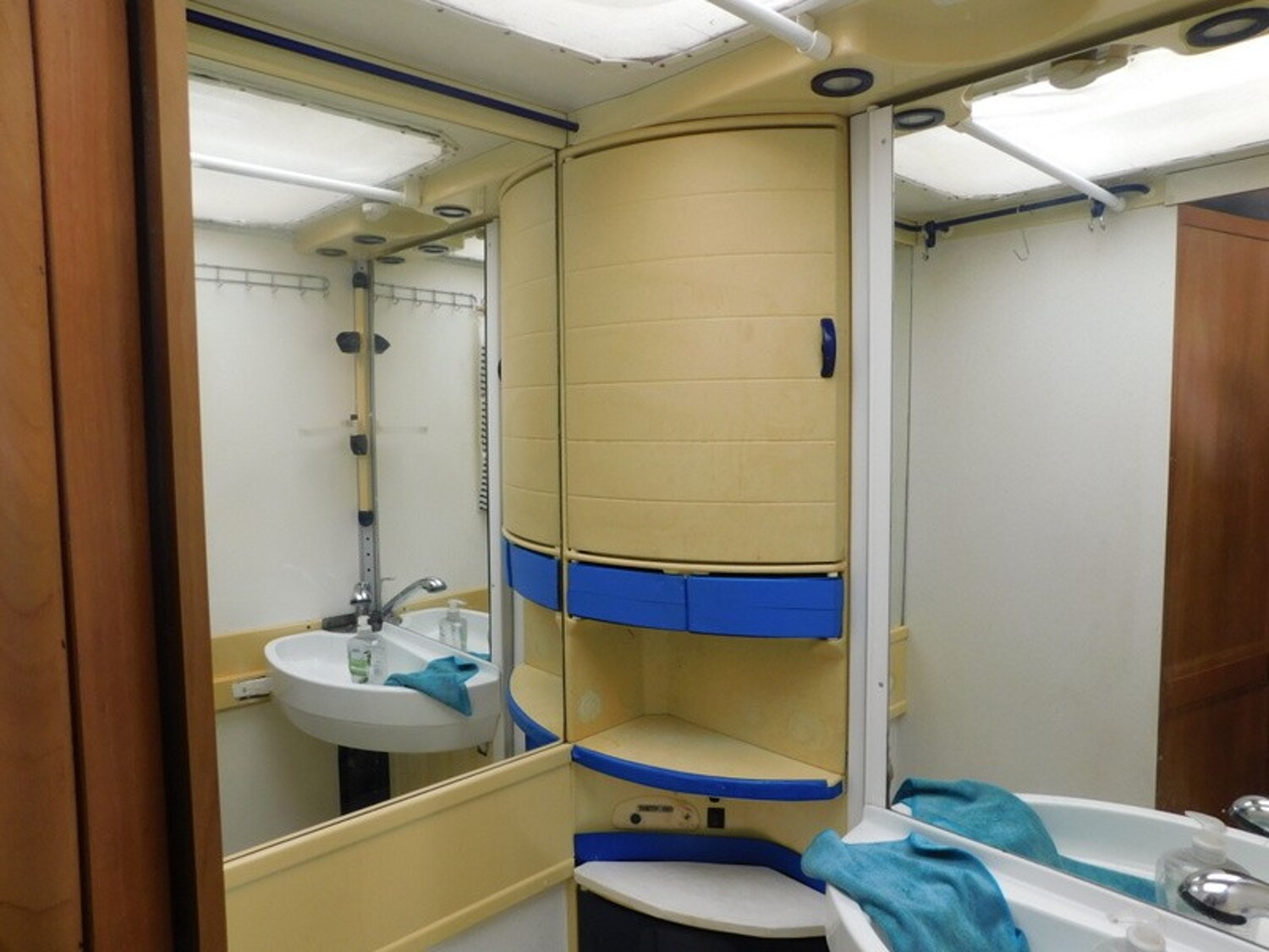 Hymer B-Klasse 644 - Hymer Reisemobil 2002 - Bild 8 Hymer B-Klasse 644 - Bild 8