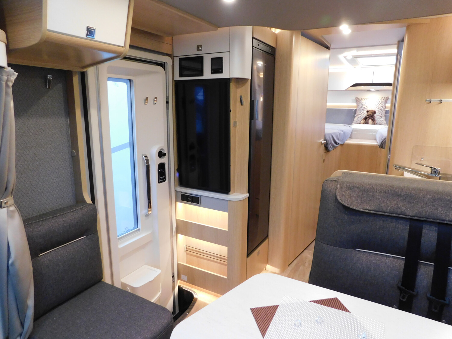 Hymer B-Klasse MC T 680 mit Hubbett - Bild 10