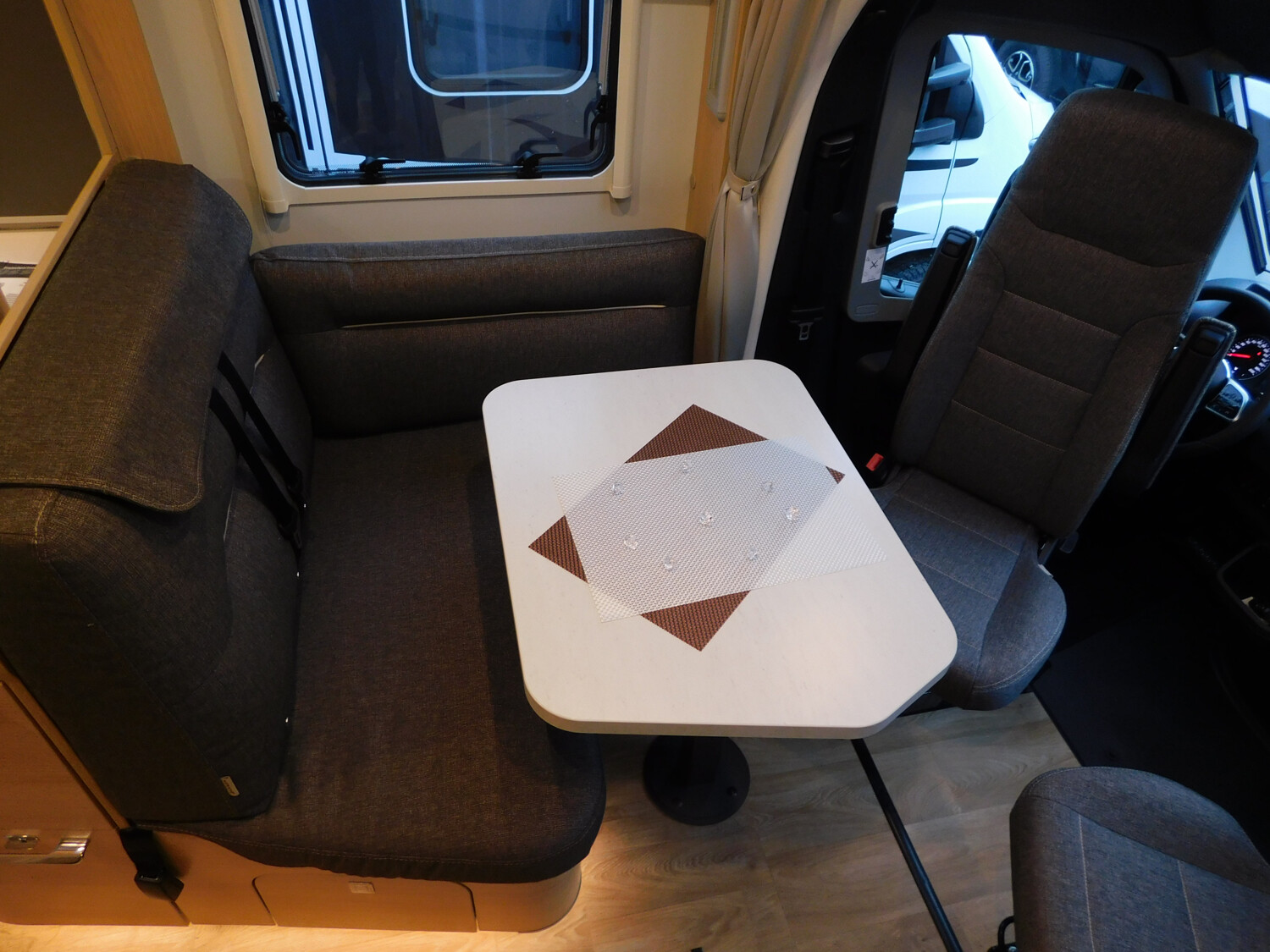 Hymer B-Klasse MC T 680 mit Hubbett - Bild 13