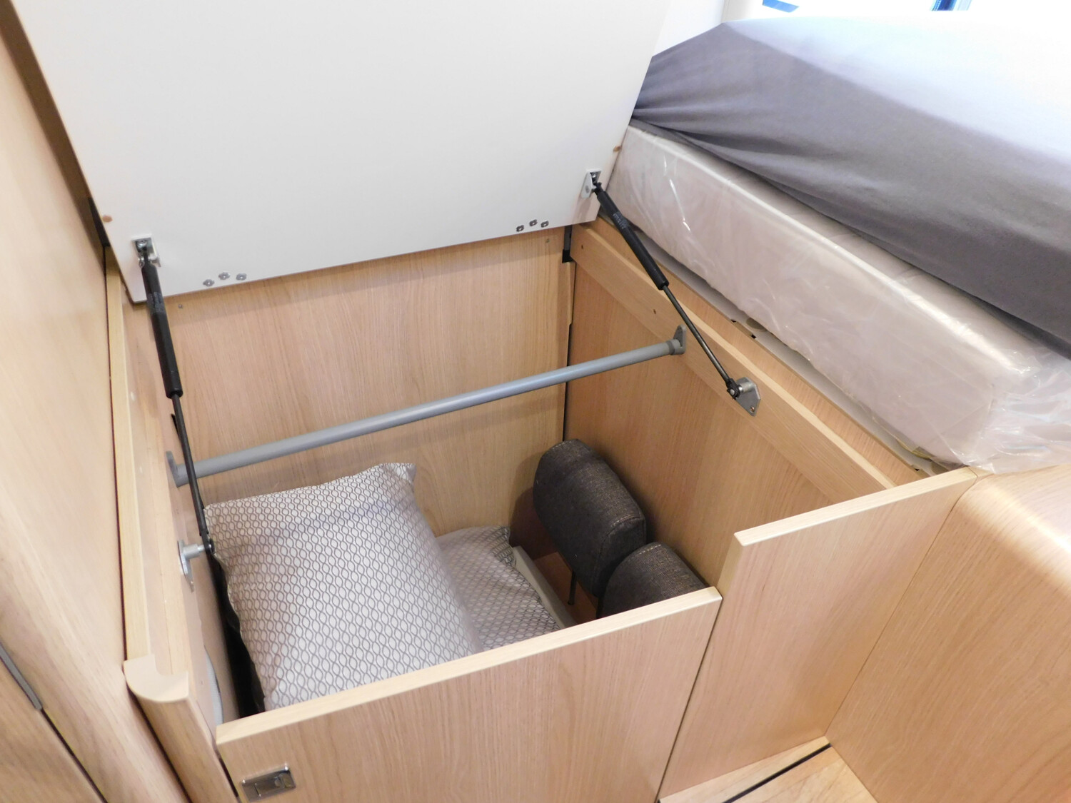 Hymer B-Klasse MC T 680 mit Hubbett - Bild 19