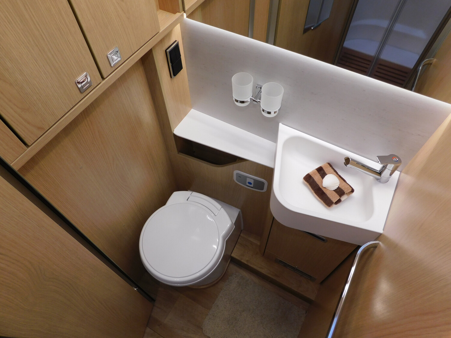 Hymer B-Klasse MC T 680 mit Hubbett - Bild 21