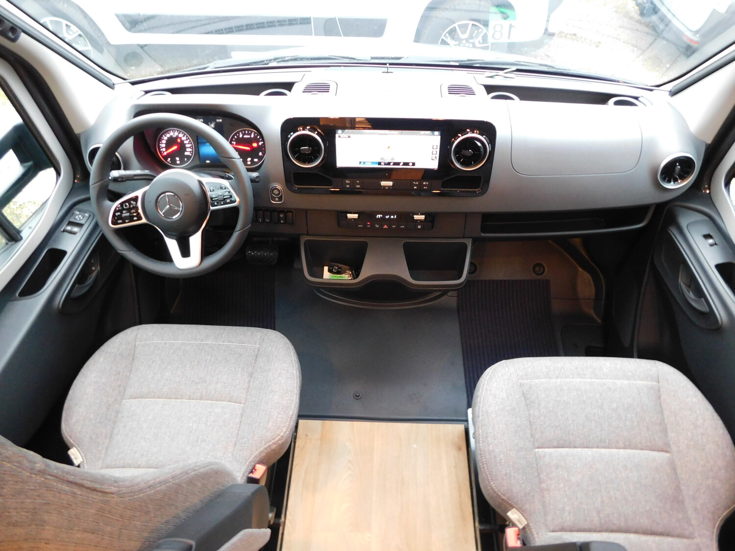 Hymer B-Klasse MC T 680 mit Hubbett - Bild 7