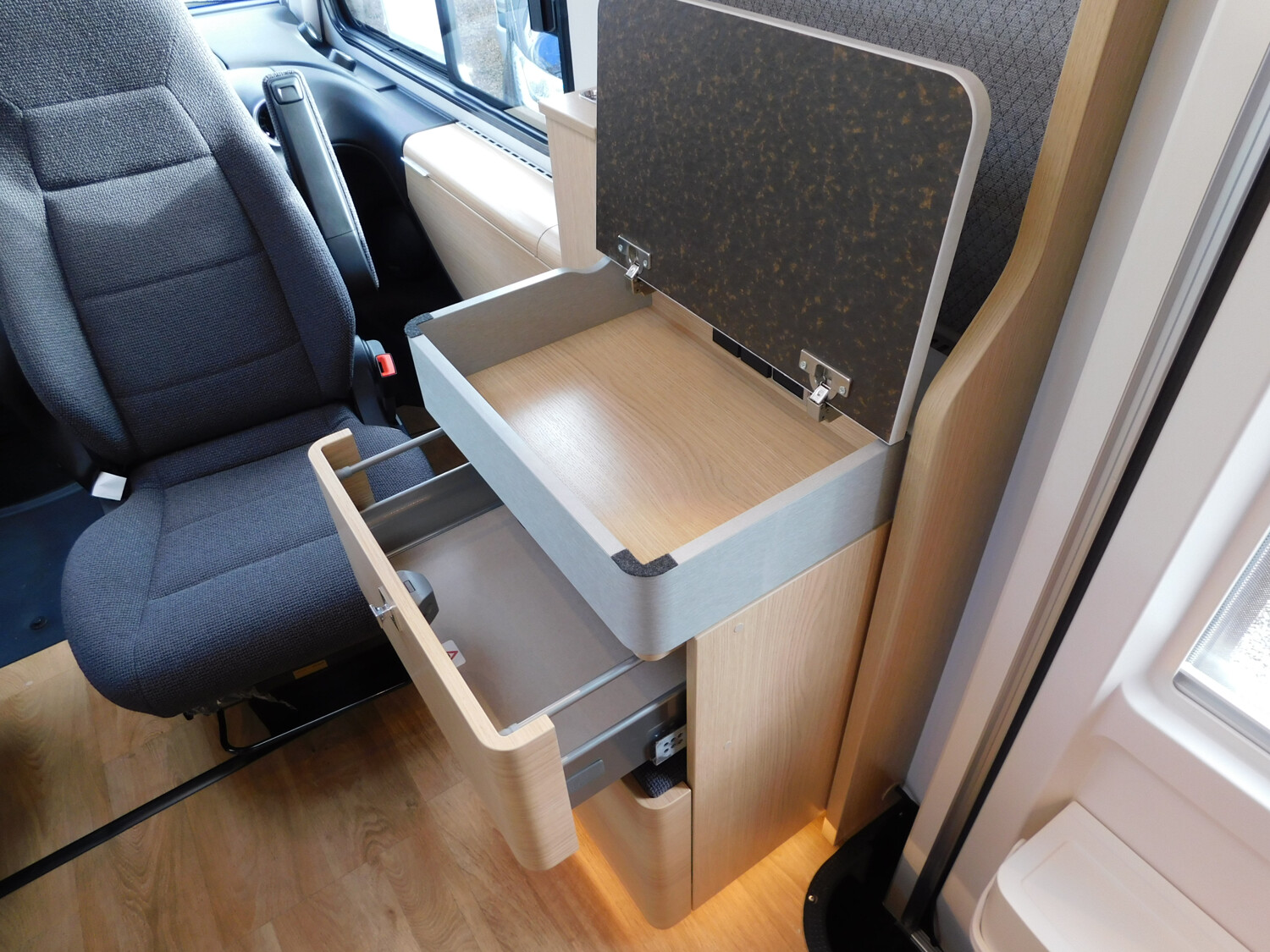 Hymer B-Klasse MC I 680 ohne Hubbett, ALDE, GFK-Dach - Bild 15