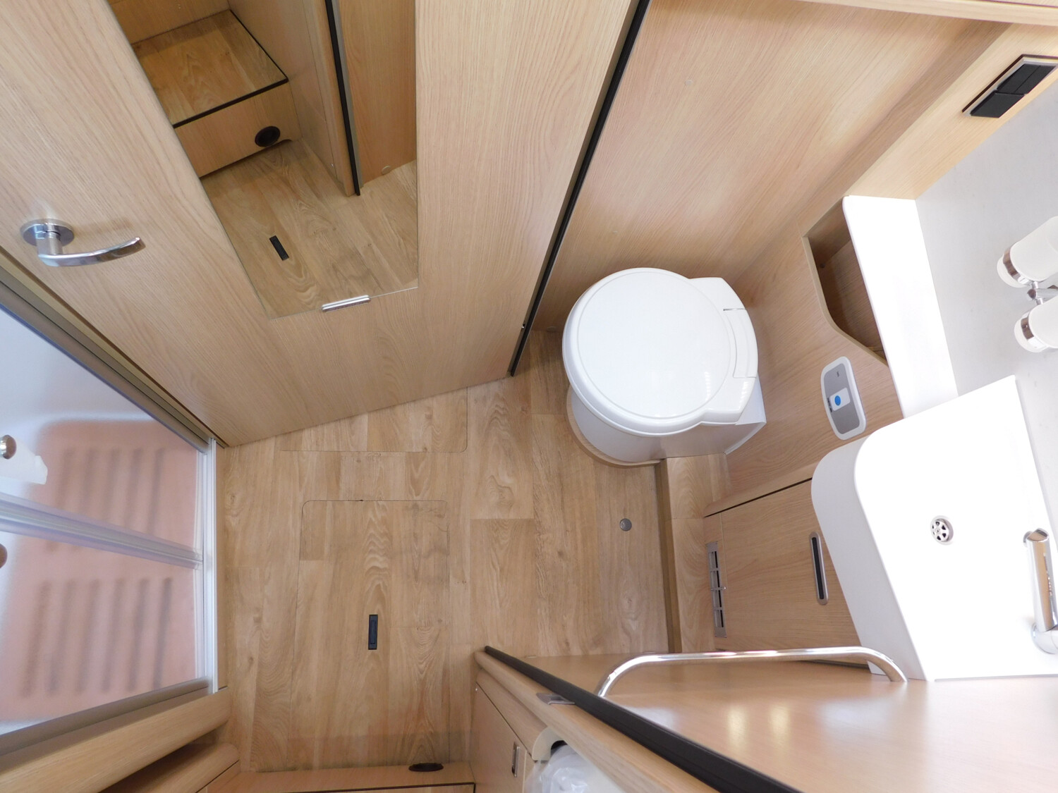 Hymer B-Klasse MC I 680 ohne Hubbett, ALDE, GFK-Dach - Bild 18