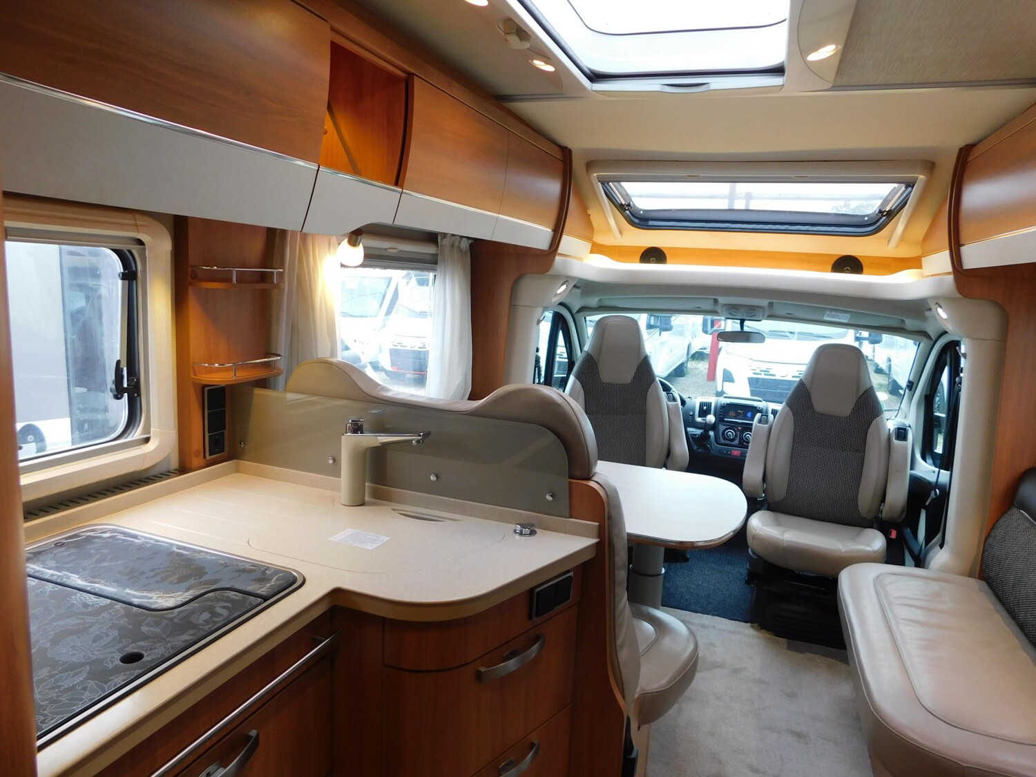 Hymer Tramp SL 704 HY4,Solar,Wechselrichter,Klima,AHK - Hymer Reisemobil 2017 - Bild 10 Hymer Tramp SL 704 HY4,Solar,Wechselrichter,Klima,AHK - Bild 10