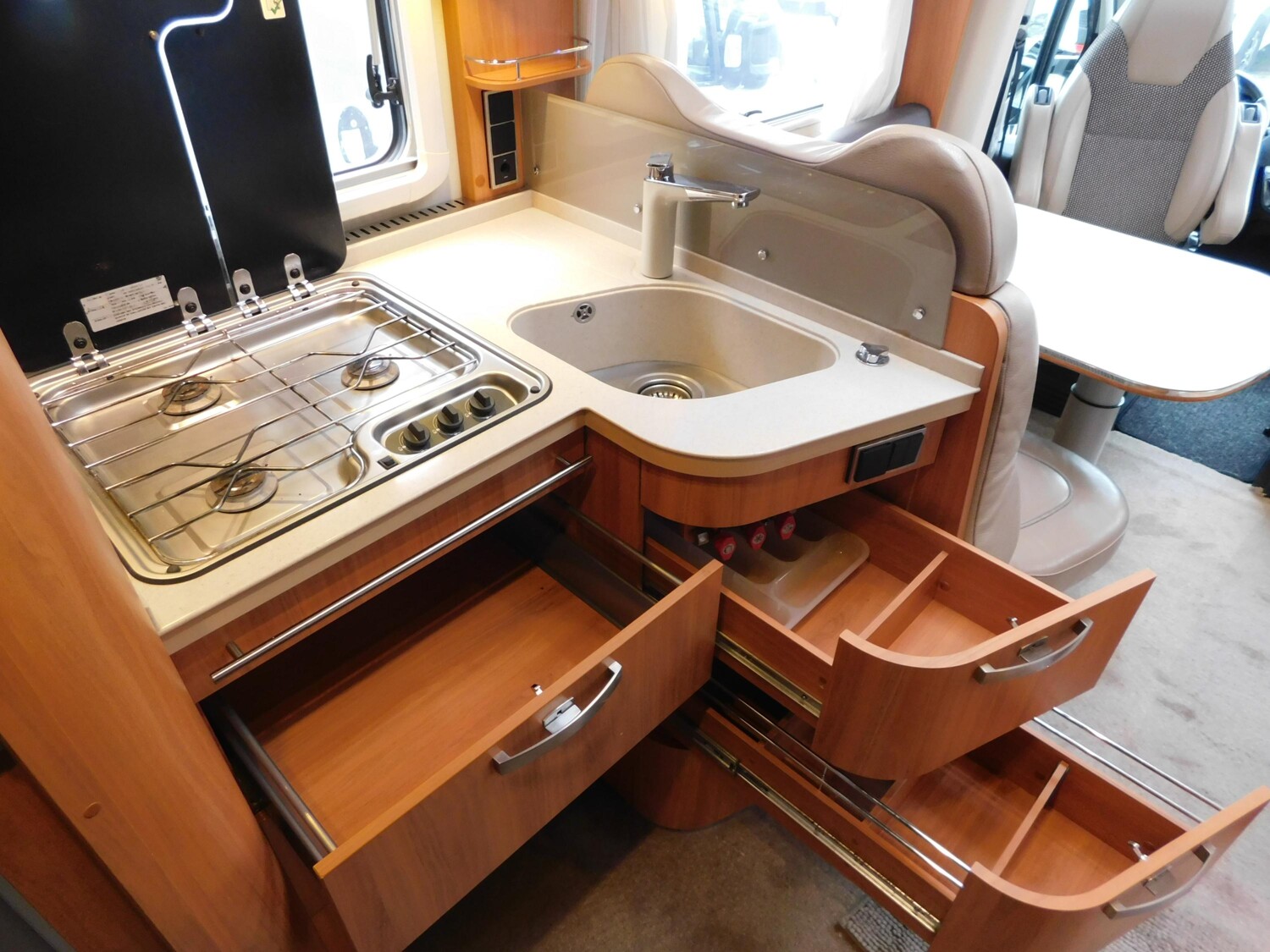 Hymer Tramp SL 704 HY4,Solar,Wechselrichter,Klima,AHK - Hymer Reisemobil 2017 - Bild 13 Hymer Tramp SL 704 HY4,Solar,Wechselrichter,Klima,AHK - Bild 13