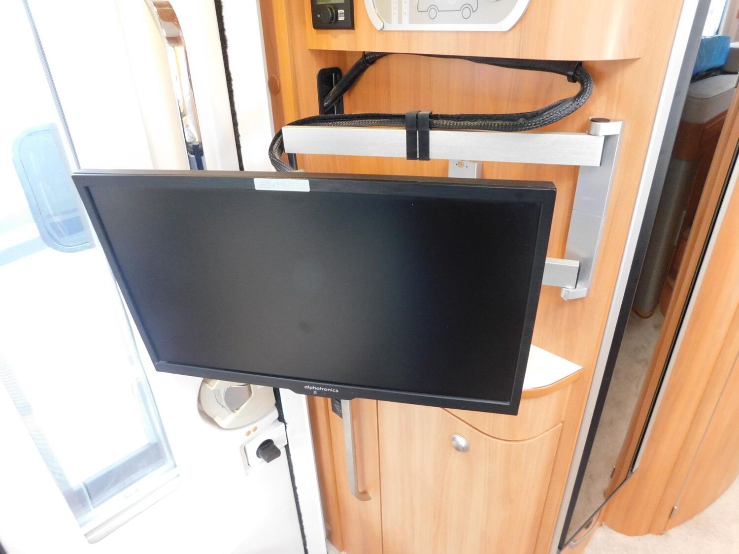 Hymer Tramp SL 704 HY4,Solar,Wechselrichter,Klima,AHK - Hymer Reisemobil 2017 - Bild 15 Hymer Tramp SL 704 HY4,Solar,Wechselrichter,Klima,AHK - Bild 15