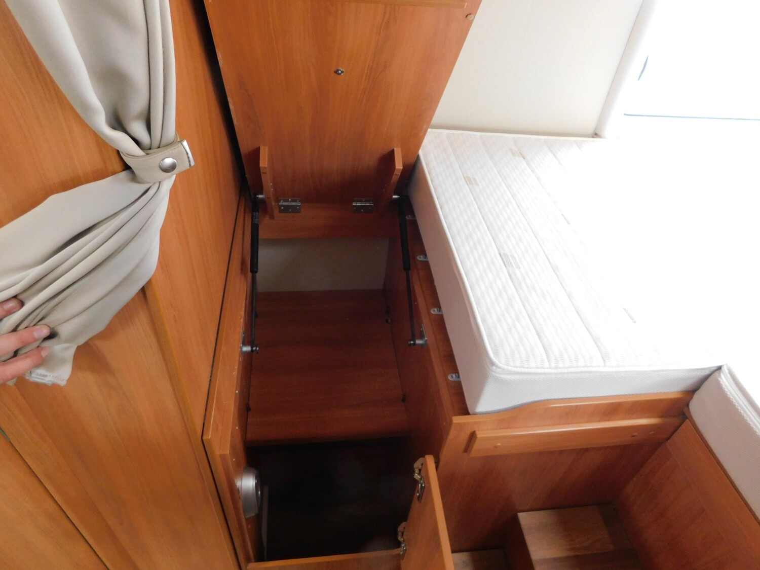 Hymer Tramp SL 704 HY4,Solar,Wechselrichter,Klima,AHK - Hymer Reisemobil 2017 - Bild 19 Hymer Tramp SL 704 HY4,Solar,Wechselrichter,Klima,AHK - Bild 19