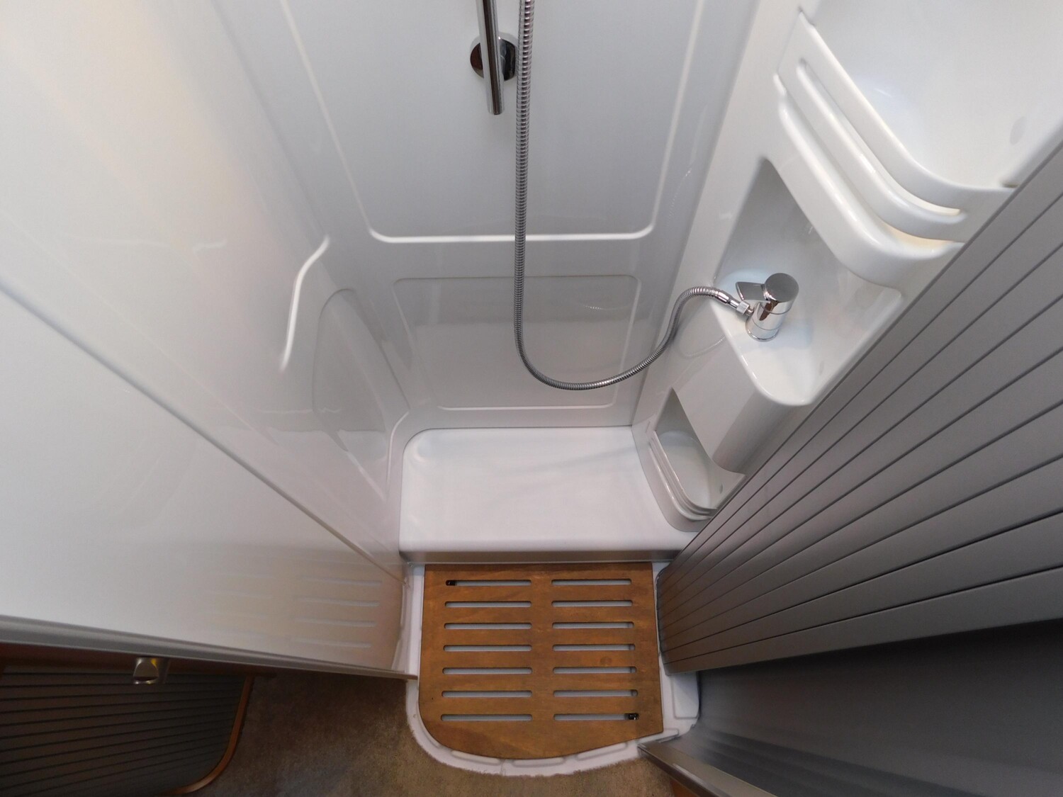 Hymer Tramp SL 704 HY4,Solar,Wechselrichter,Klima,AHK - Hymer Reisemobil 2017 - Bild 21 Hymer Tramp SL 704 HY4,Solar,Wechselrichter,Klima,AHK - Bild 21